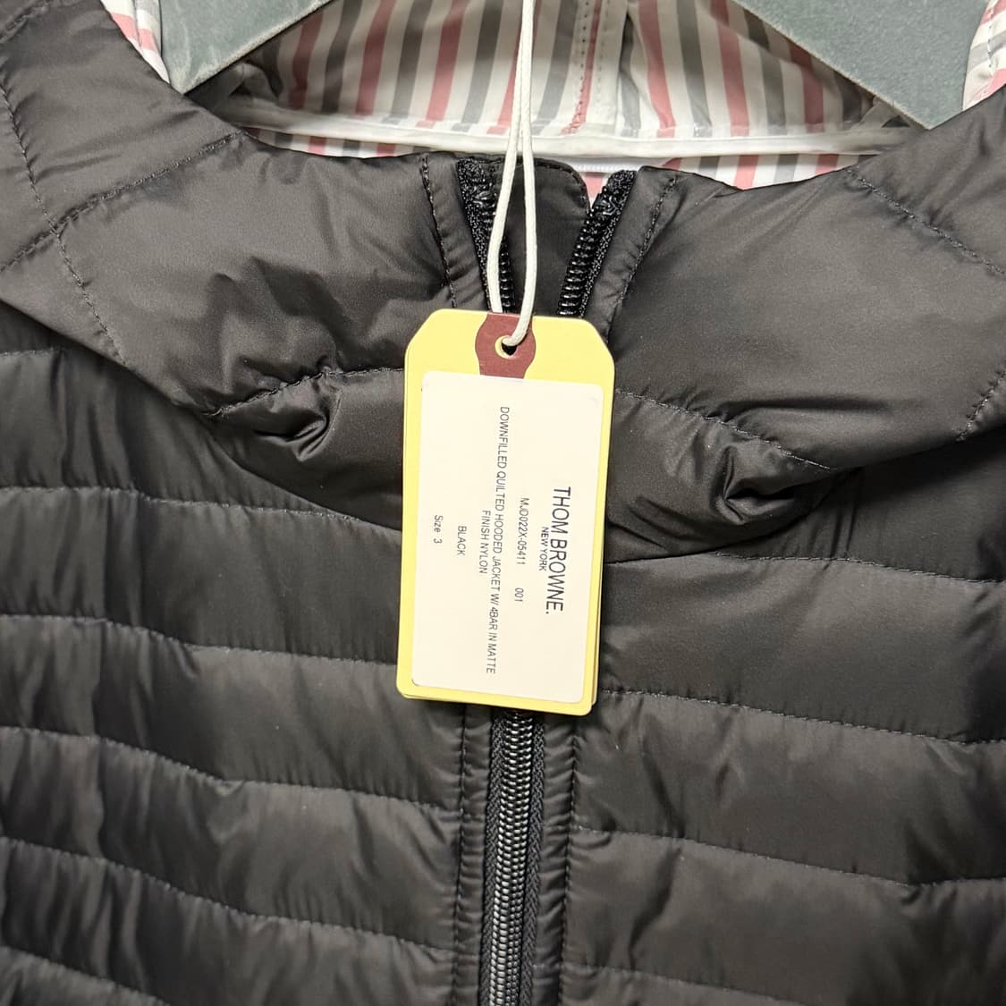 [새상품/선물가능] 24FW 톰브라운 사선완장 후드 경량패딩 블랙 상품이미지9