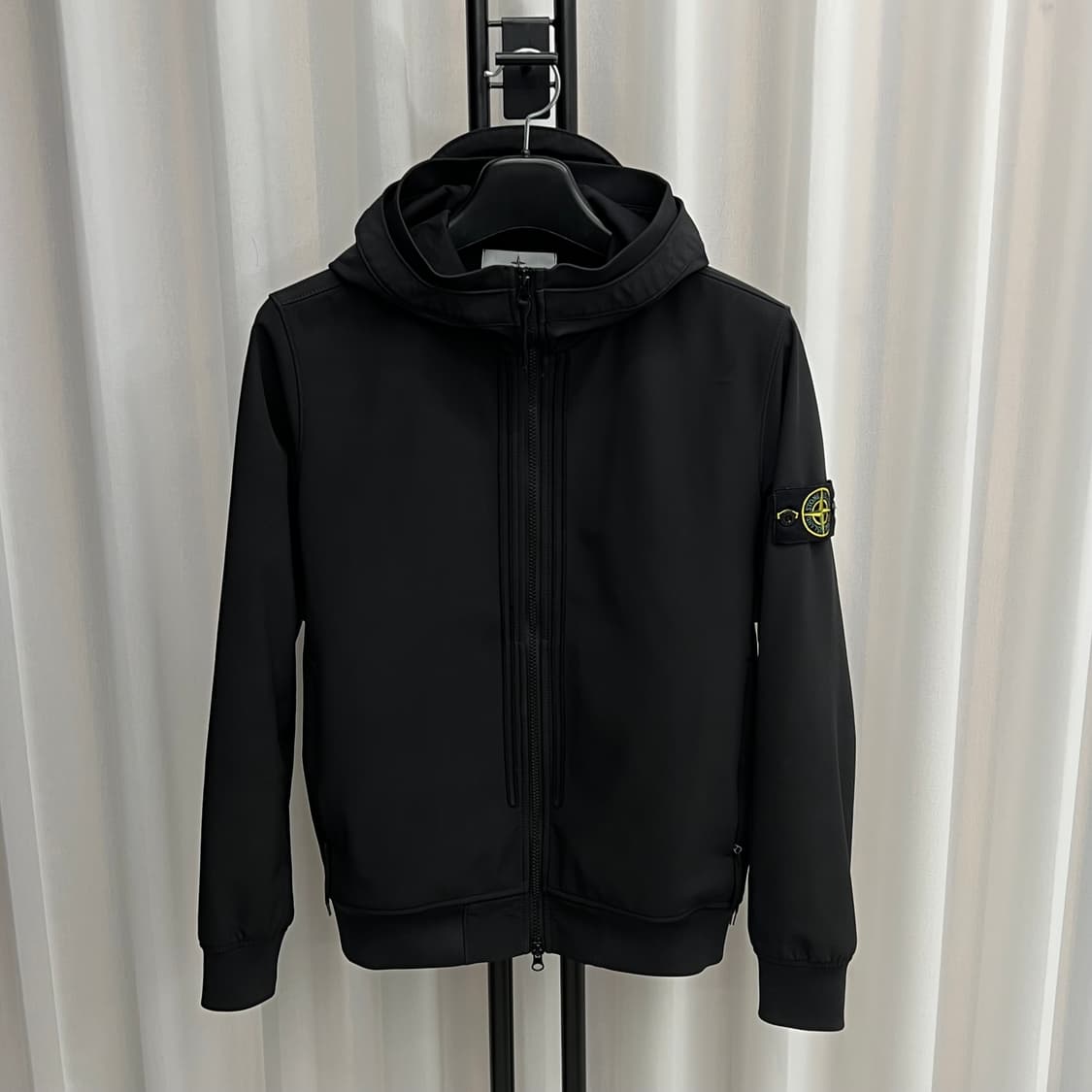 스톤아일랜드 소프트쉘 바람막이 블랙 (S) 상품이미지1