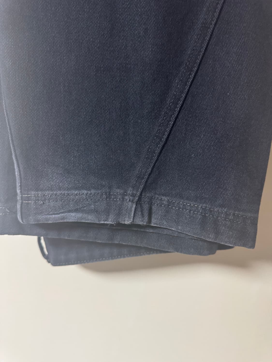 쿠어 딥 플리츠 커브드 데님팬츠 블랙 M 상품이미지7