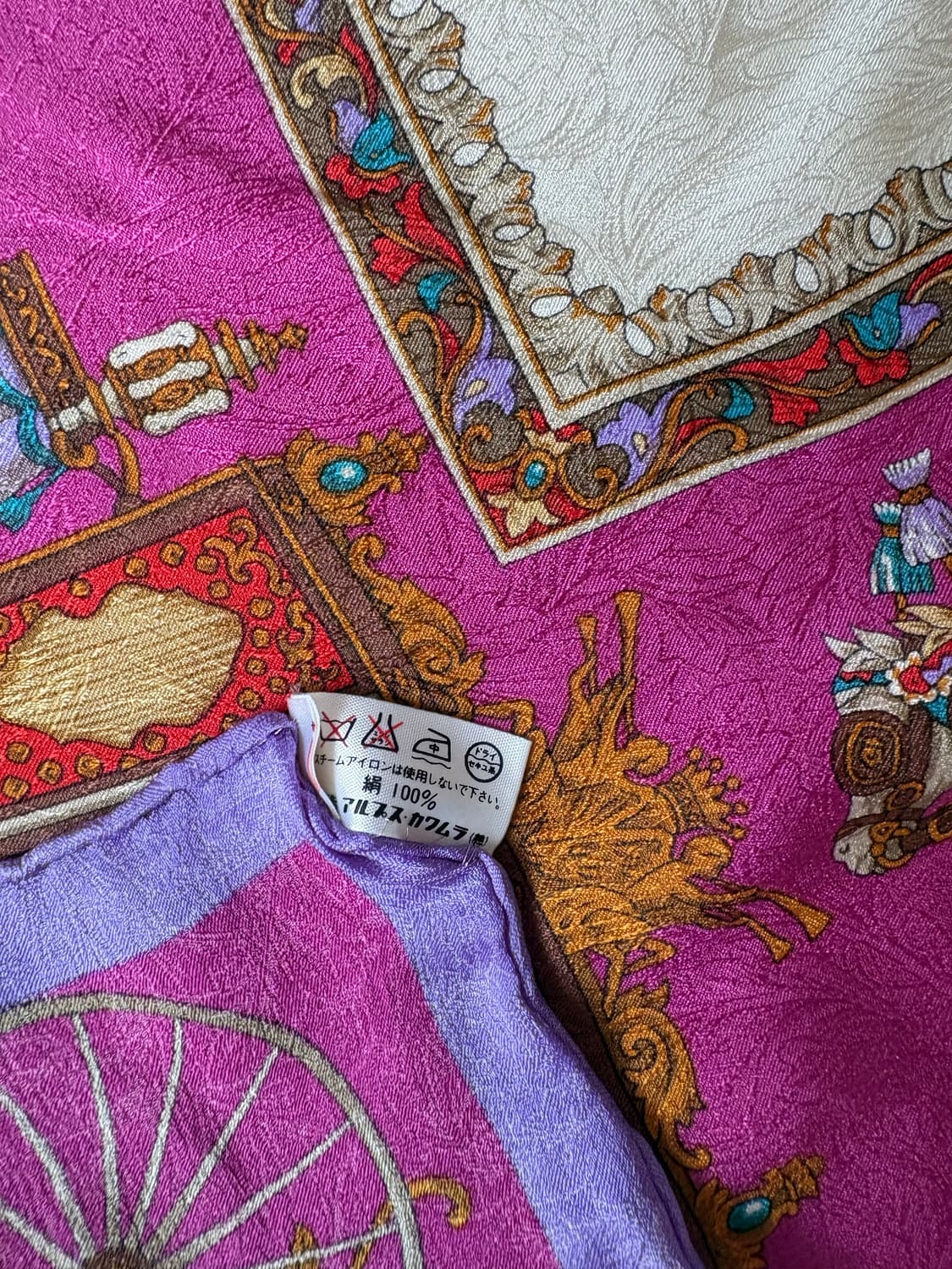 [희귀템] 트루사르디 마차 항아리 패턴 실크 스카프 상품이미지3