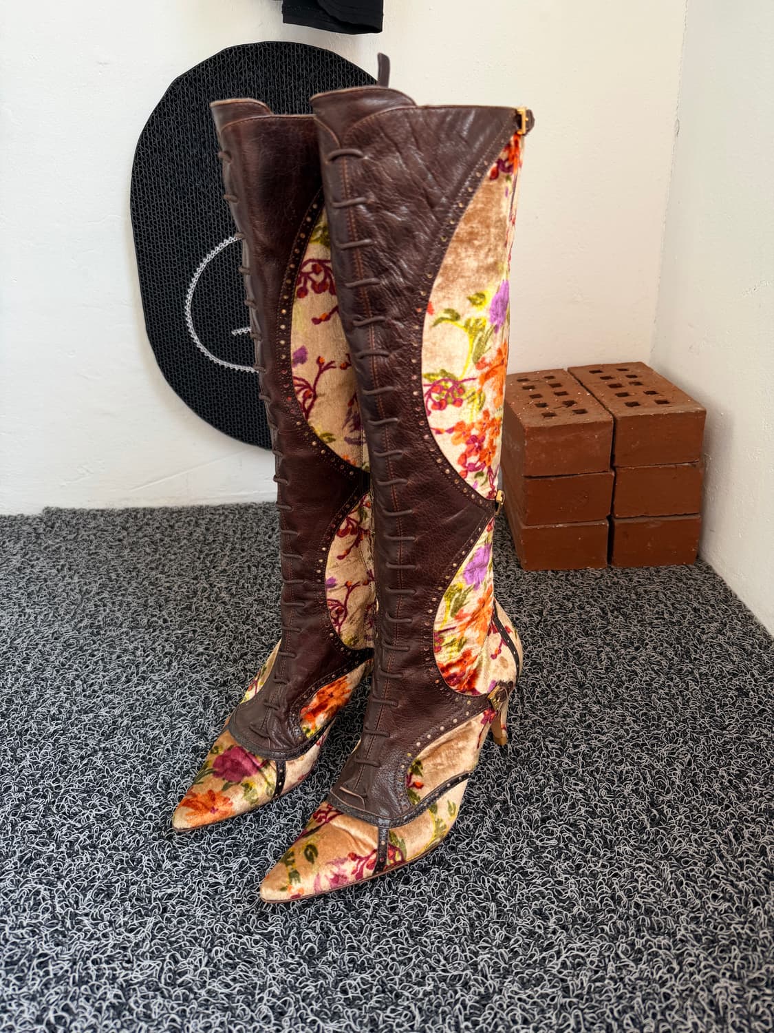 에트로(ETRO) 빈티지 플로럴 벨벳 & 레더 롱 부츠 (36.5) 상품이미지1