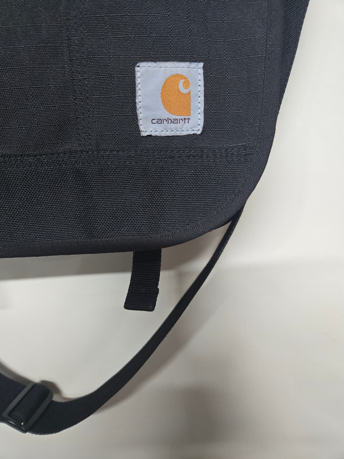 칼하트 블랙 메신저백 크로스백 가방 상품이미지3