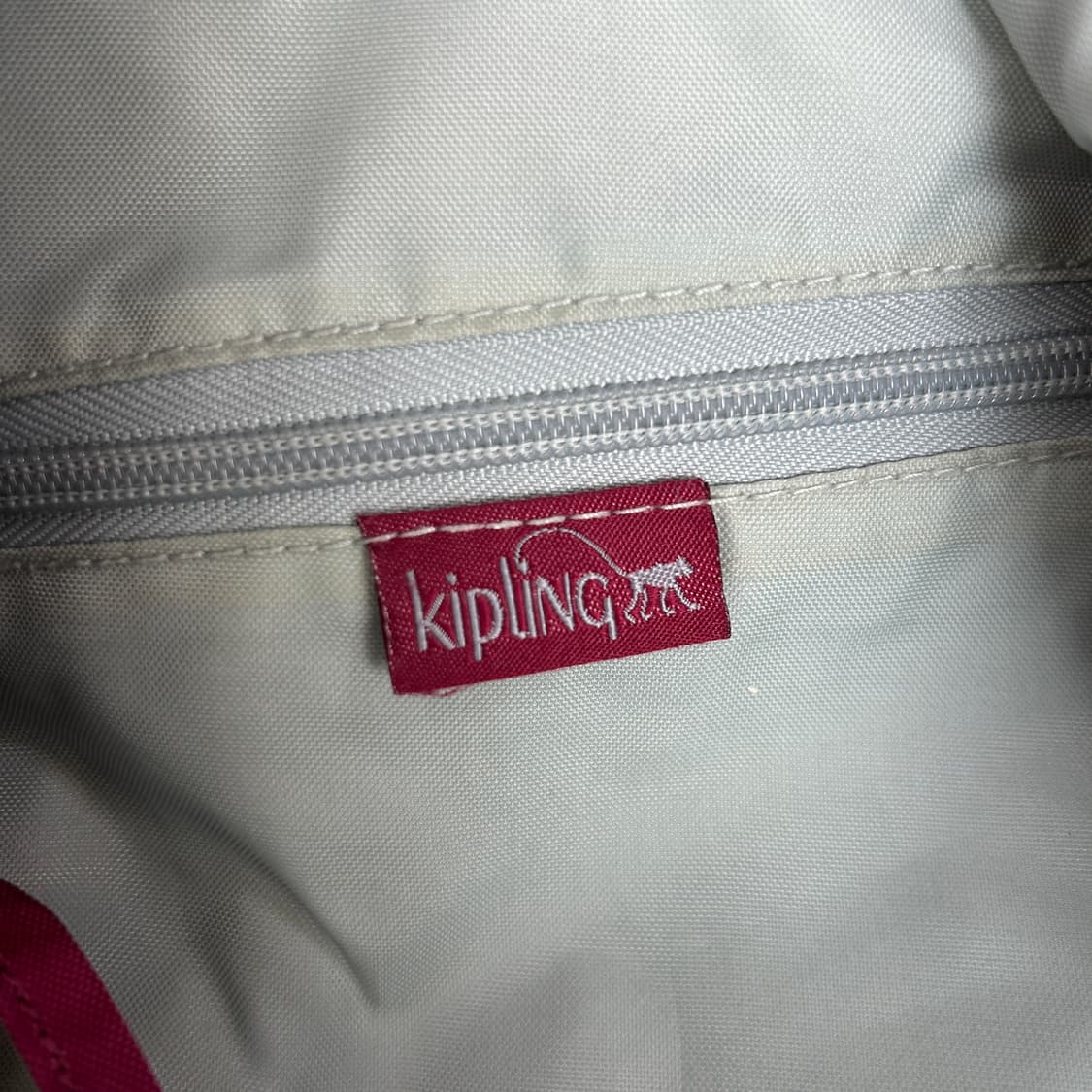 키플링 백팩 버건디 + 키링 인형 상품이미지5