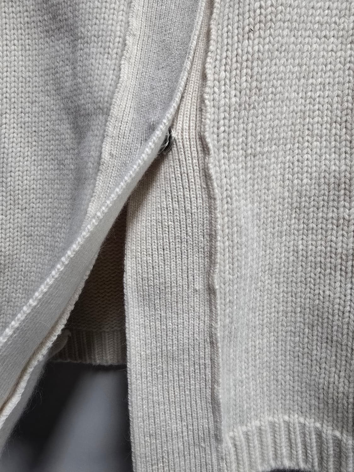 모어덴예스터데이 울 니트 하이넥 베스트 Free 상품이미지3