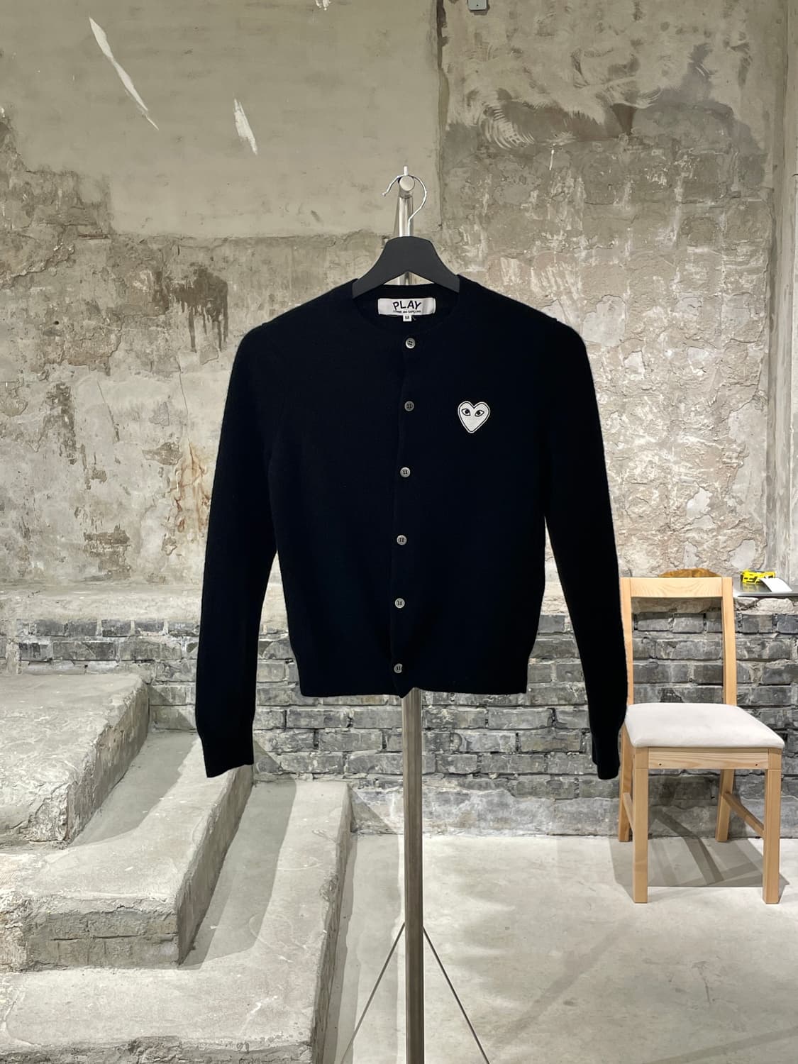 꼼데가르송 플레이 블랙 화이트 하트 와펜 울 가디건 상품이미지1
