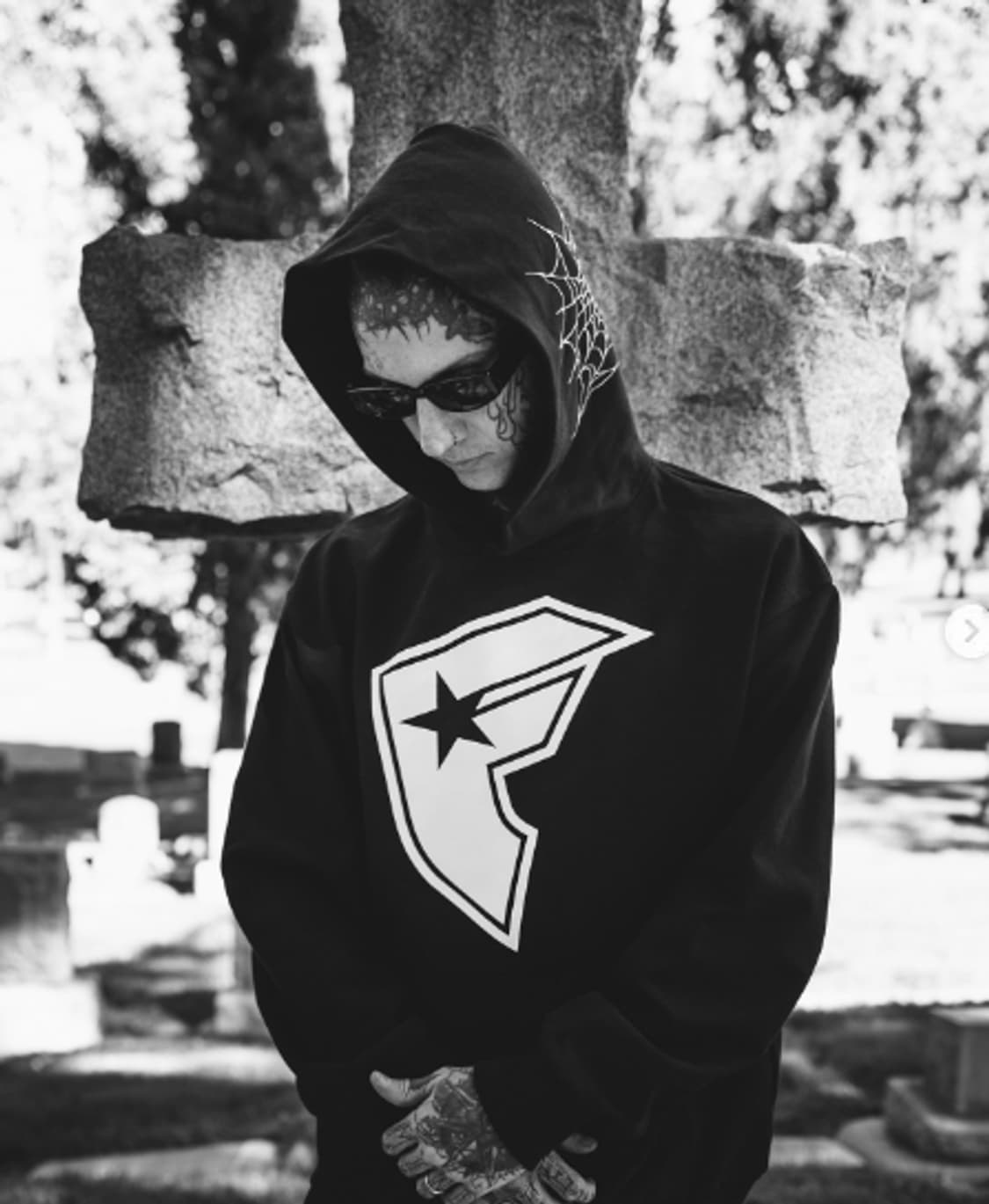 FAMOUS 레글런 배색 기모 후드집업 size XL 상품이미지2