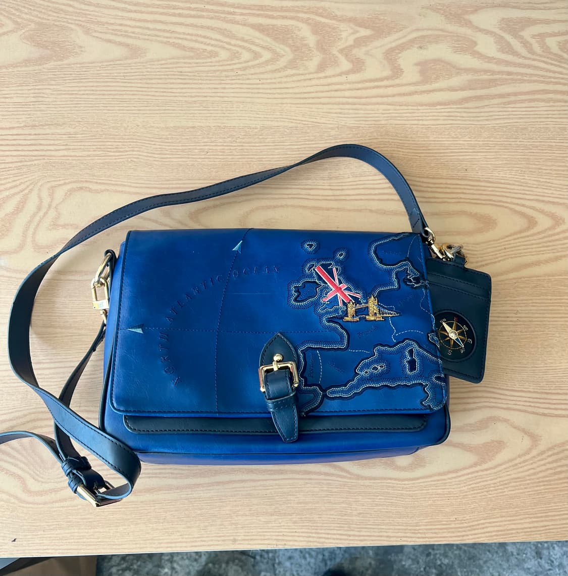 라빠레뜨 네이비 컵케이크 크로스백 상품이미지1