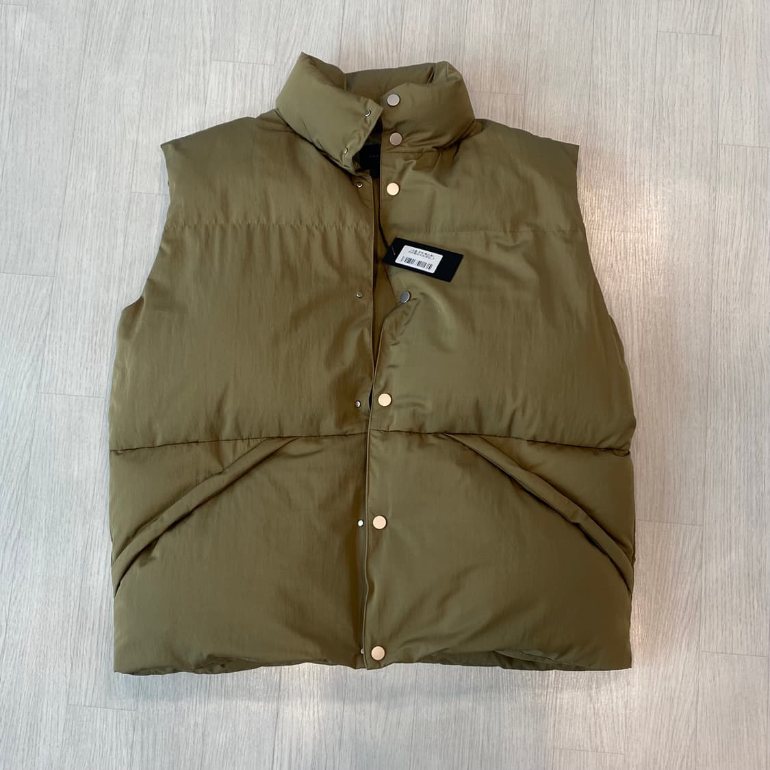 [새상품] 데이 크롭 푸퍼 패딩 베스트 카키 베이지  상품이미지5