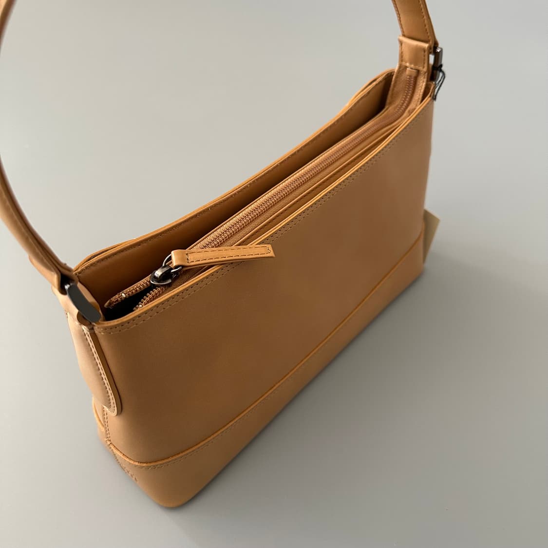 이세이미야케 im product 가죽 토트백 상품이미지4