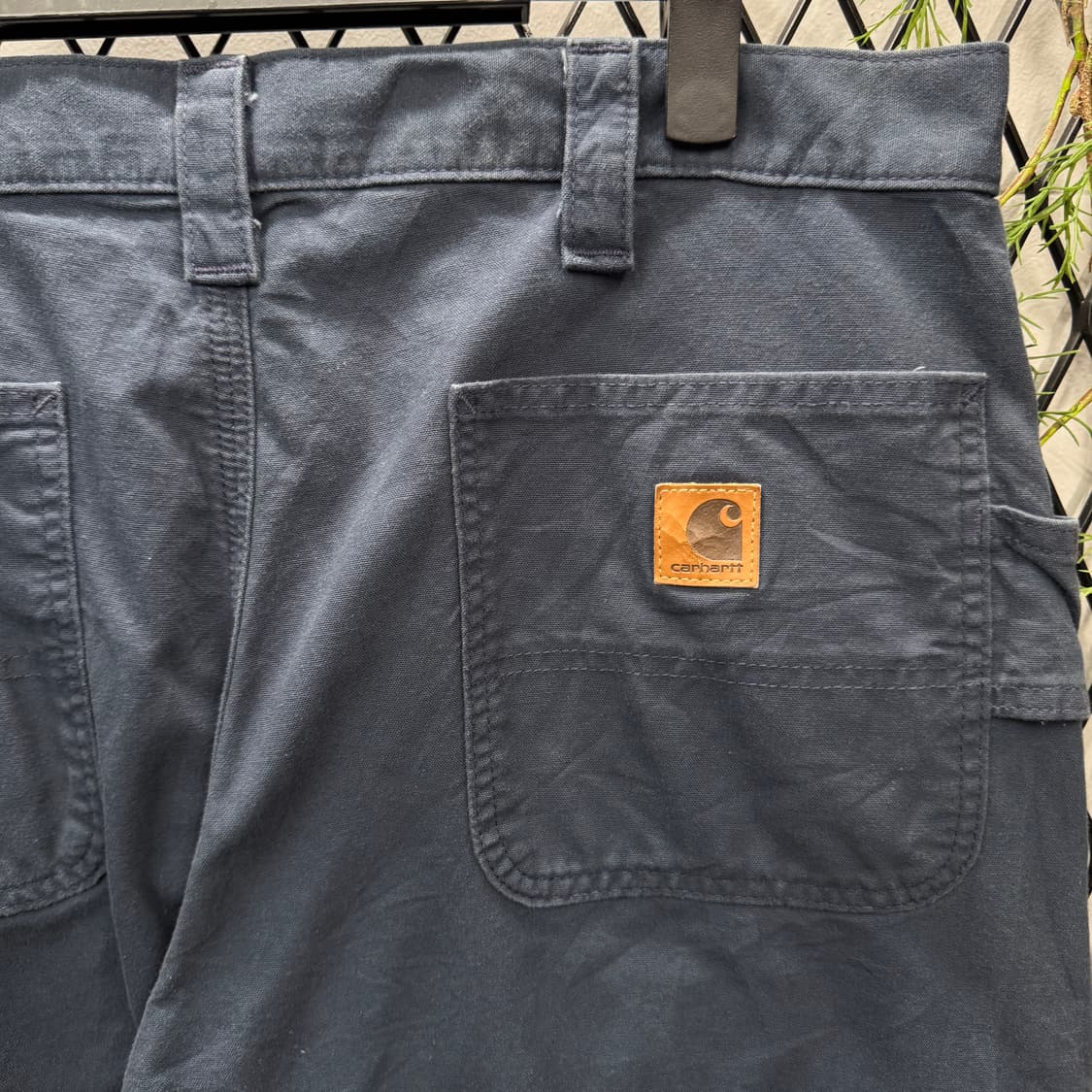 칼하트 루즈핏 덕 카펜터 워크 팬츠 후면 포켓 로고 포인트 네이비 상품이미지7