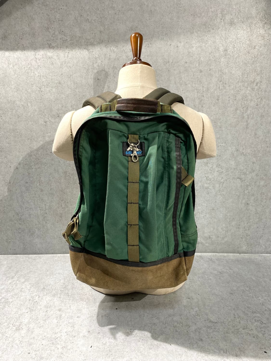 [37*50] 90s Gregory 그레고리 스웨이드 바텀 백팩 상품이미지2