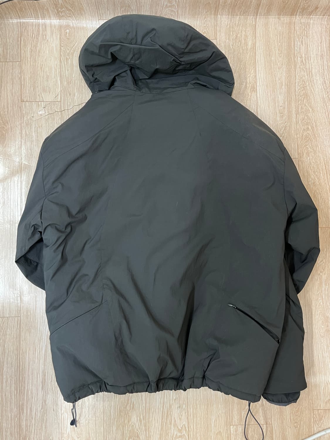 아르반 라이트 쉘 패디드 자켓 차콜 상품이미지2