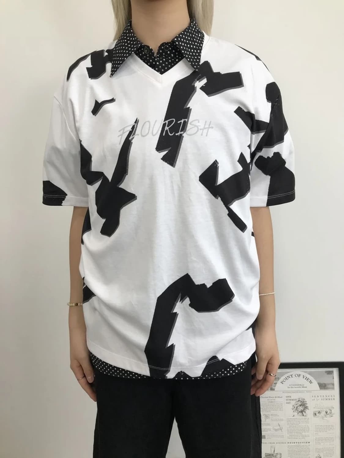 Nicole Club For Men Abstract V-Neck Tee 상품이미지2