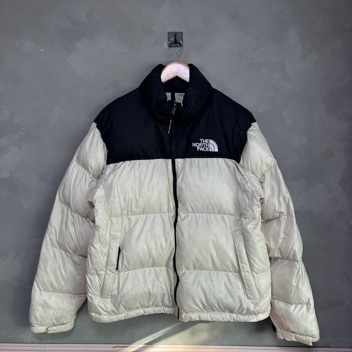 노스페이스 700 눕시 온볼 다운 패딩 화이트 아이보리 상품이미지1
