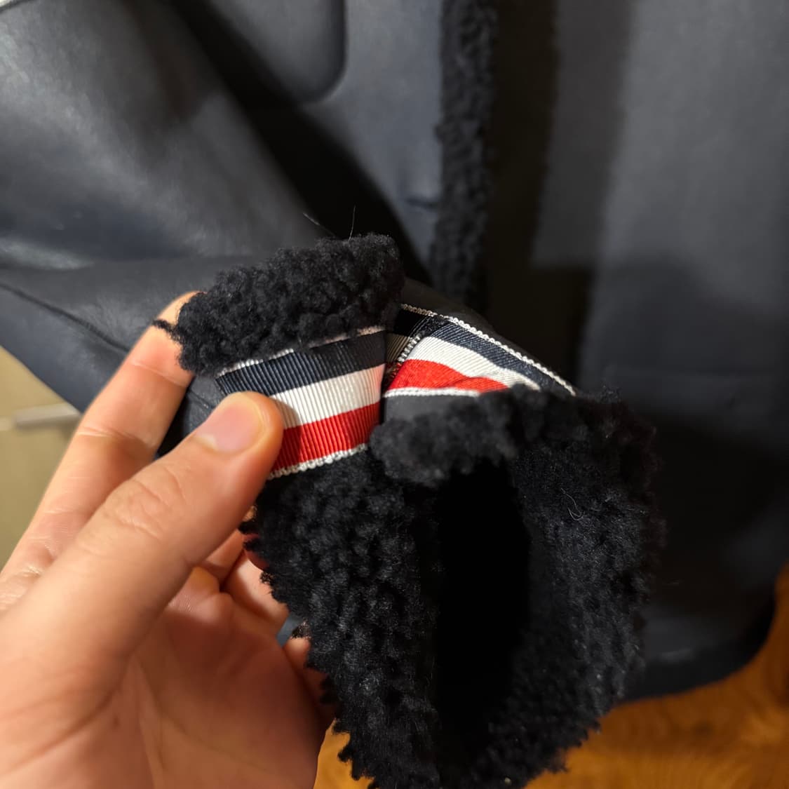 톰브라운 다이드 리버서블 시어링 무스탕 자켓  상품이미지10