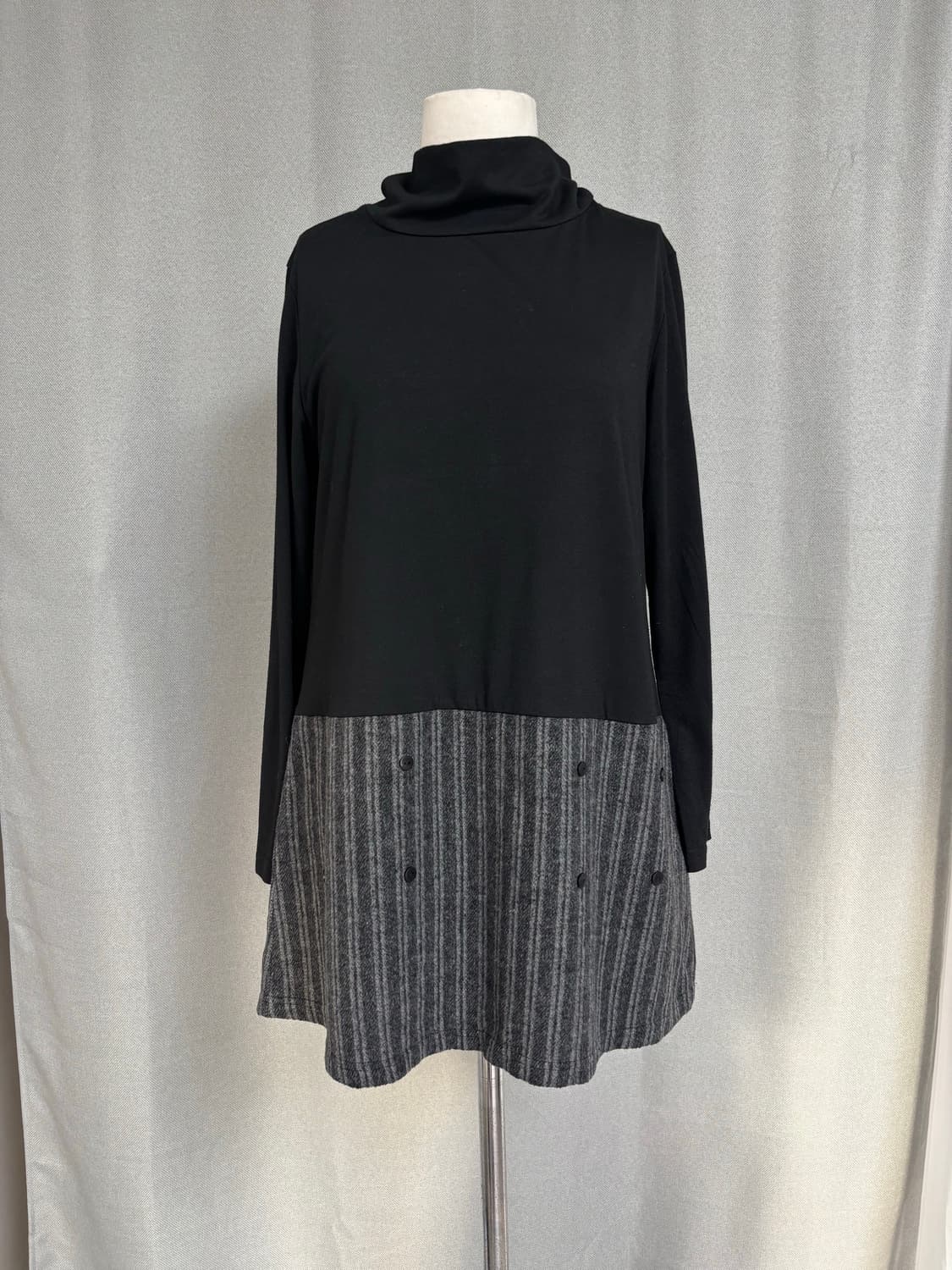 보니 밑단 배색 버튼 포인트 터틀넥 탑 상품이미지6