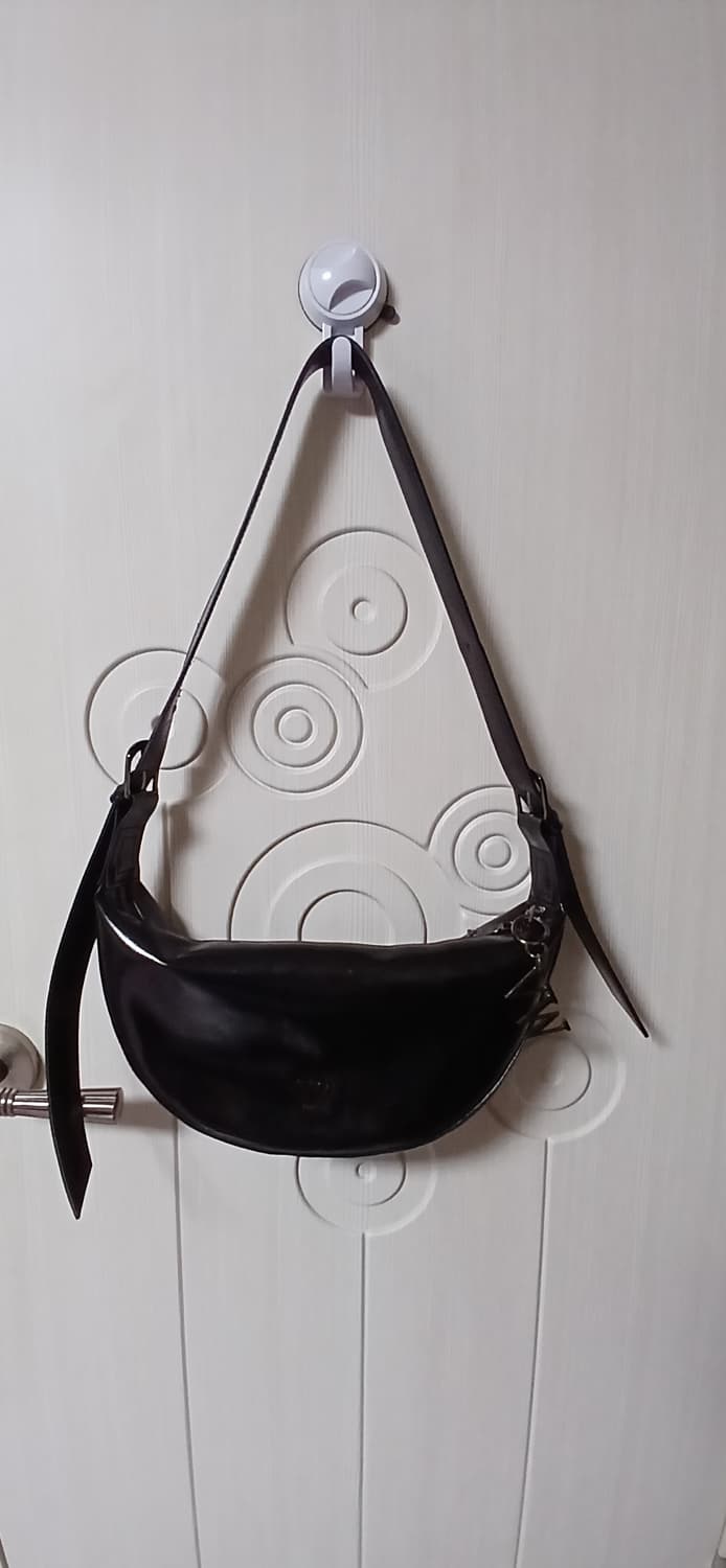 베라왕 크루아상 블랙 가죽 숄더백 겸 크로스백 상품이미지1