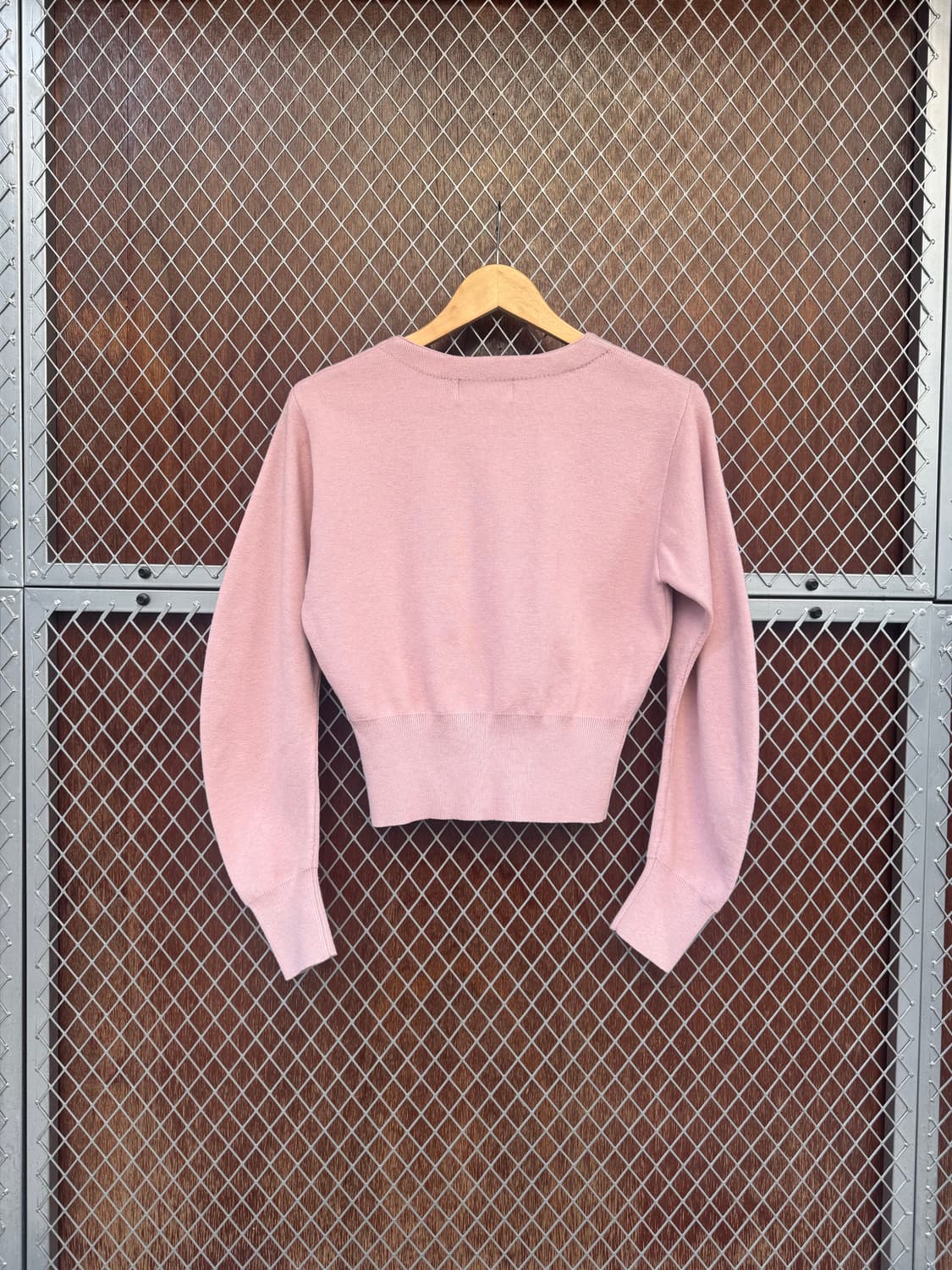 로라로라 라운드 볼륨 핑크 금장단추 모달 가디건 F 상품이미지10