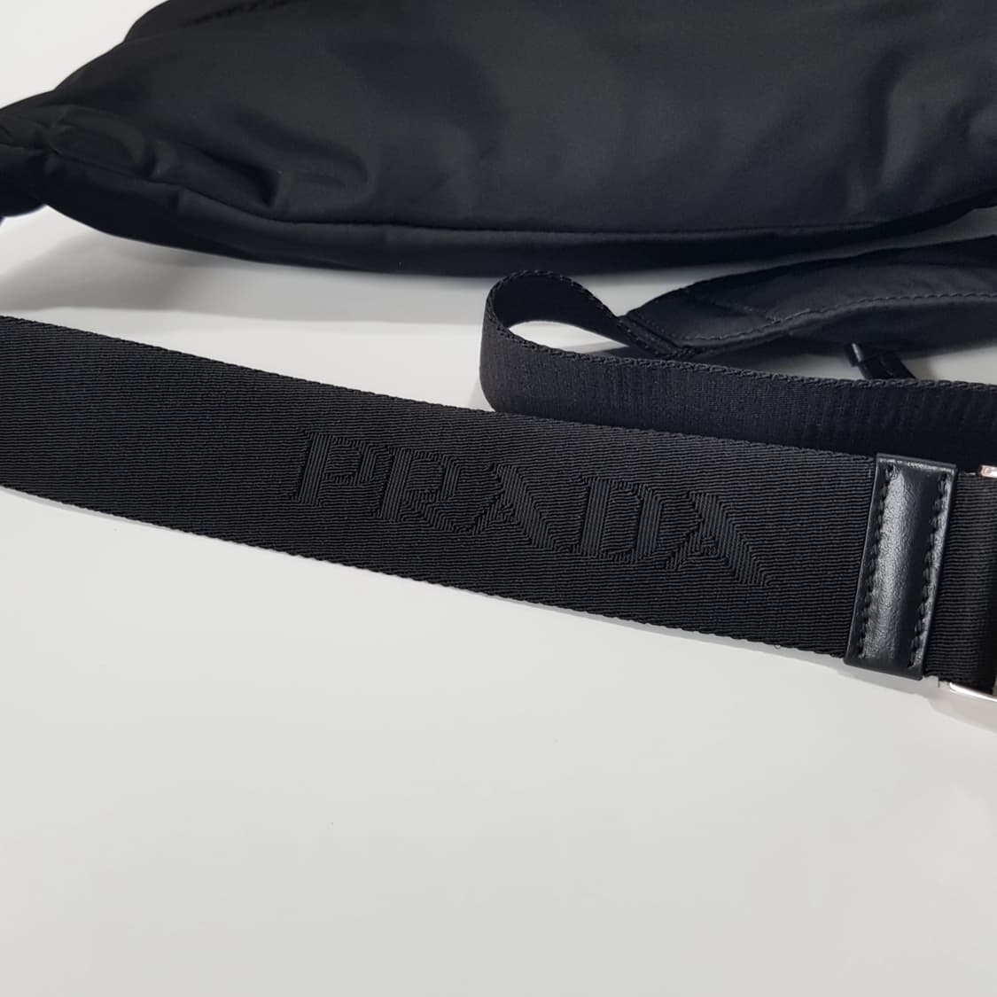 프라다 삼각로고 리나일론 슬링백 백팩 2VZ092  상품이미지6