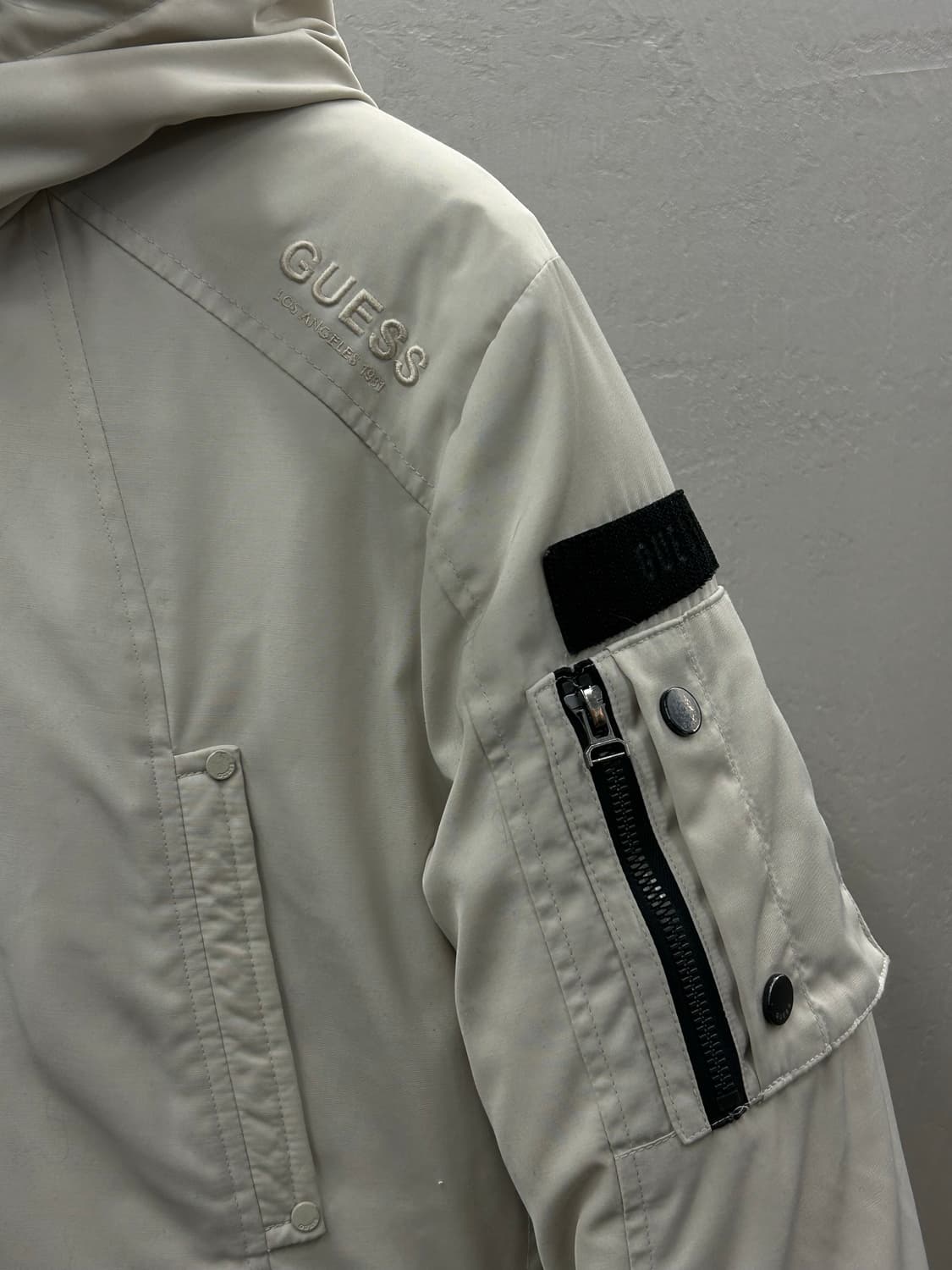 게스 화이트 덕다운 패딩 후드 점퍼 상품이미지5