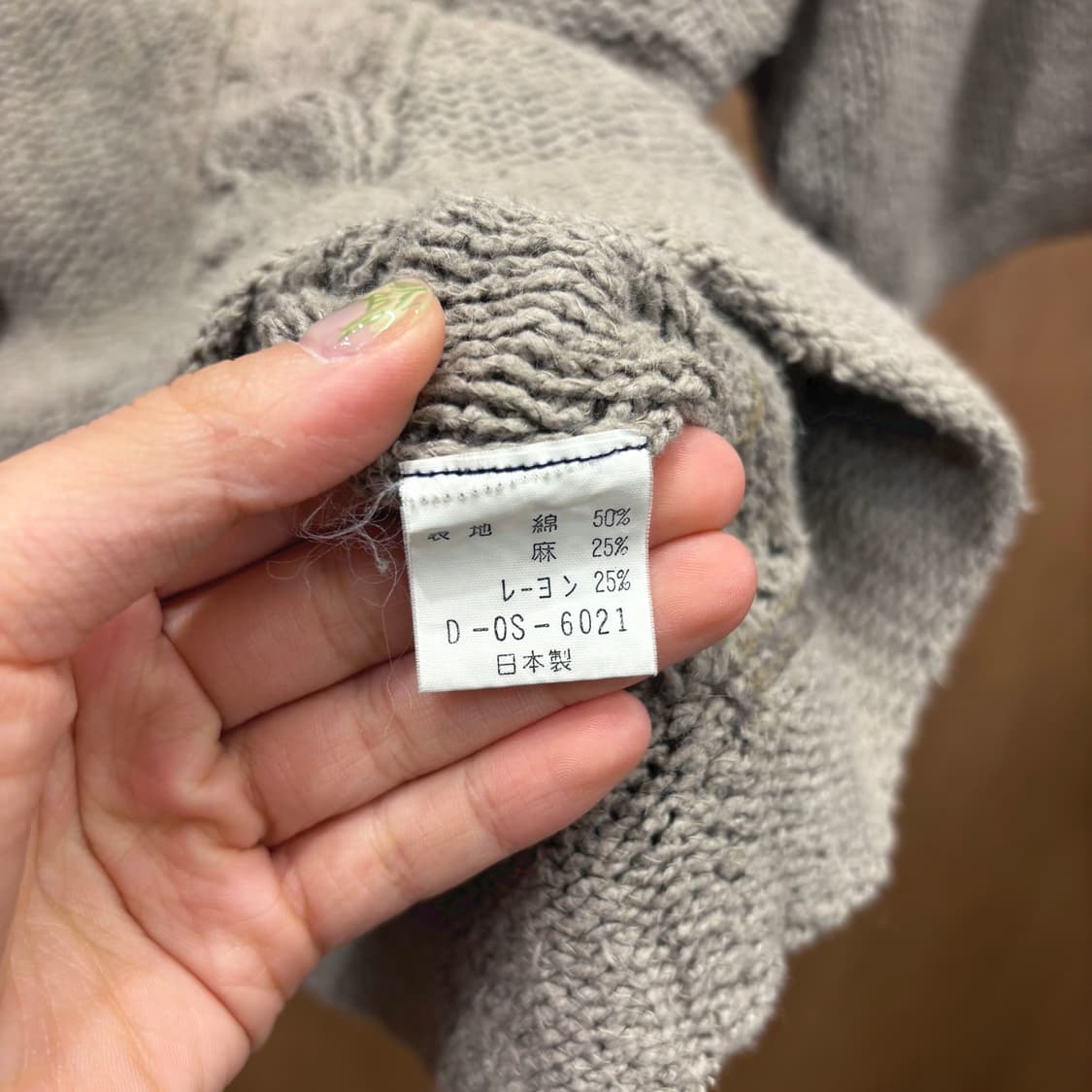 미스 끌로에 라운드넥 반팔 니트 프론트 꽈배기 짜임 디테일 웜 그레이 상품이미지7