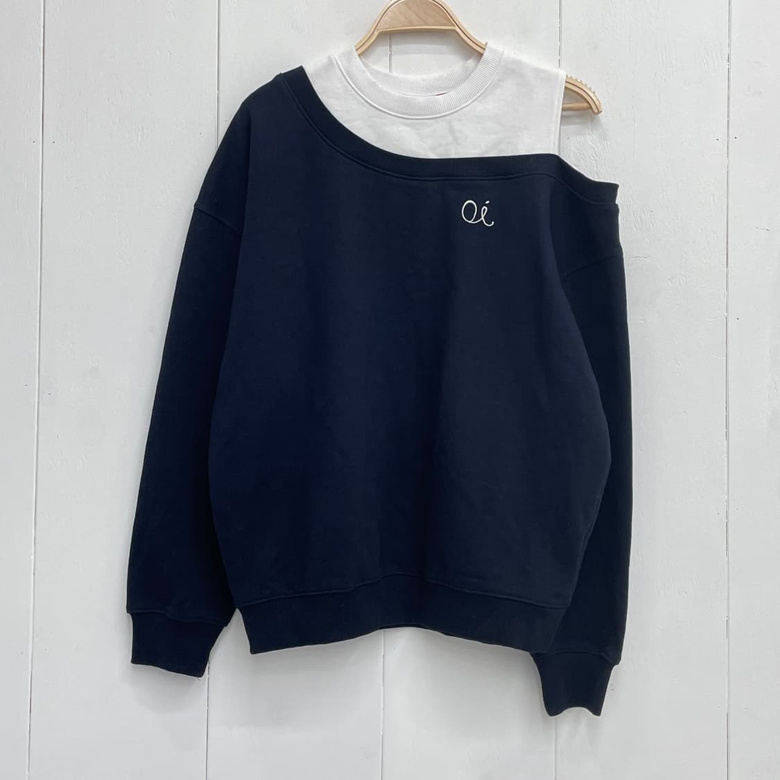 오아이오아이 컬렉션 레이어드 오프숄더 맨투맨 상품이미지2