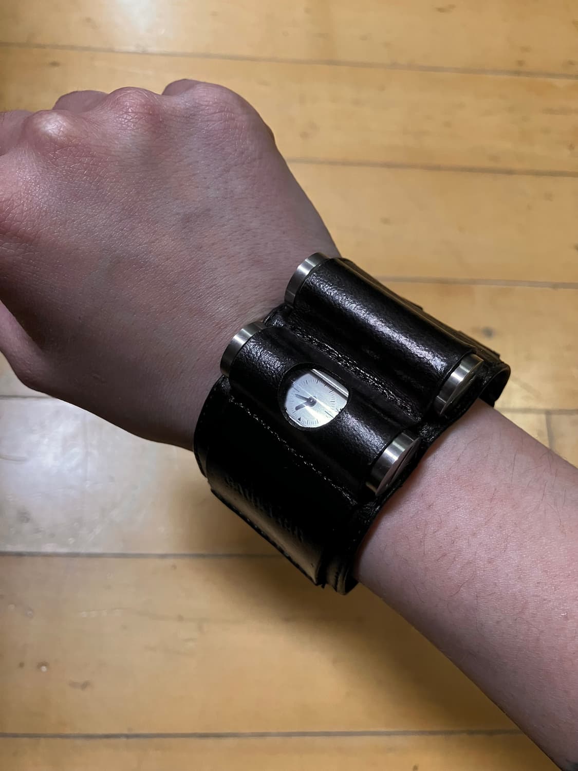 Jean paul gaultier 장폴고티에 불렛 케이스 레더 손목시계 상품이미지3