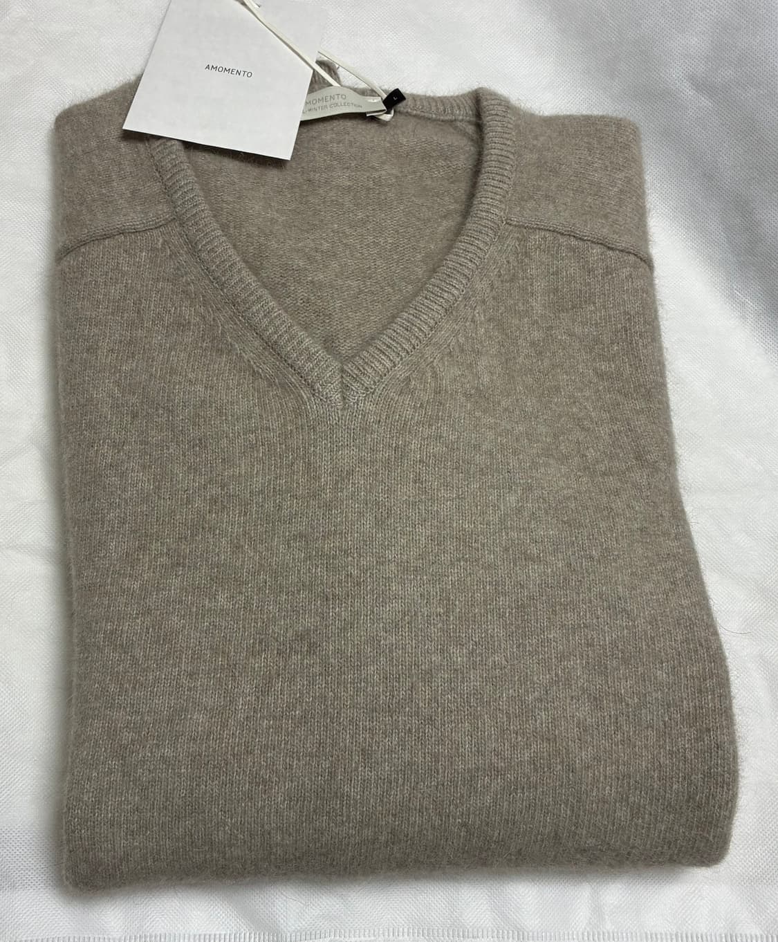 아모멘토 라쿤 브이넥 니트 L 베이지 새제품 상품이미지2