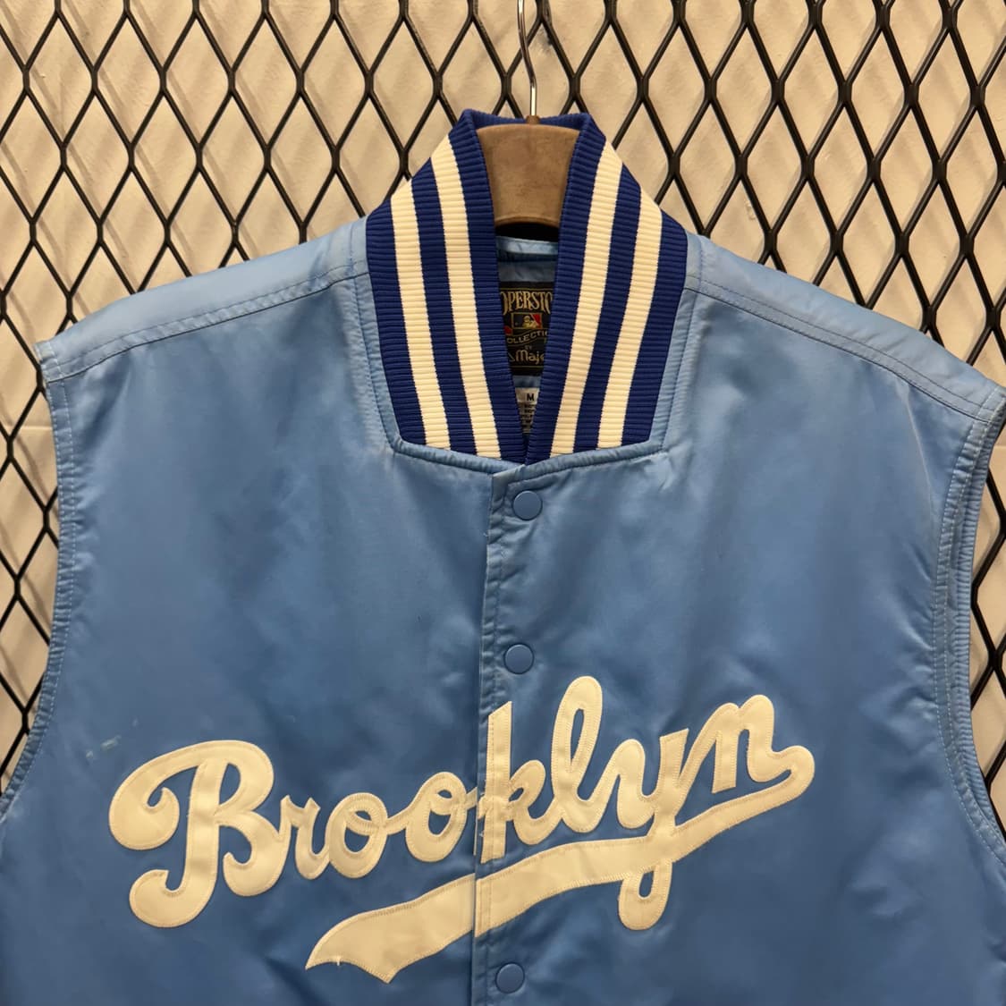 마제스틱 코퍼스타운 바시티 베스트 전면 브루클린 로고 포인트 스카이블루 상품이미지3