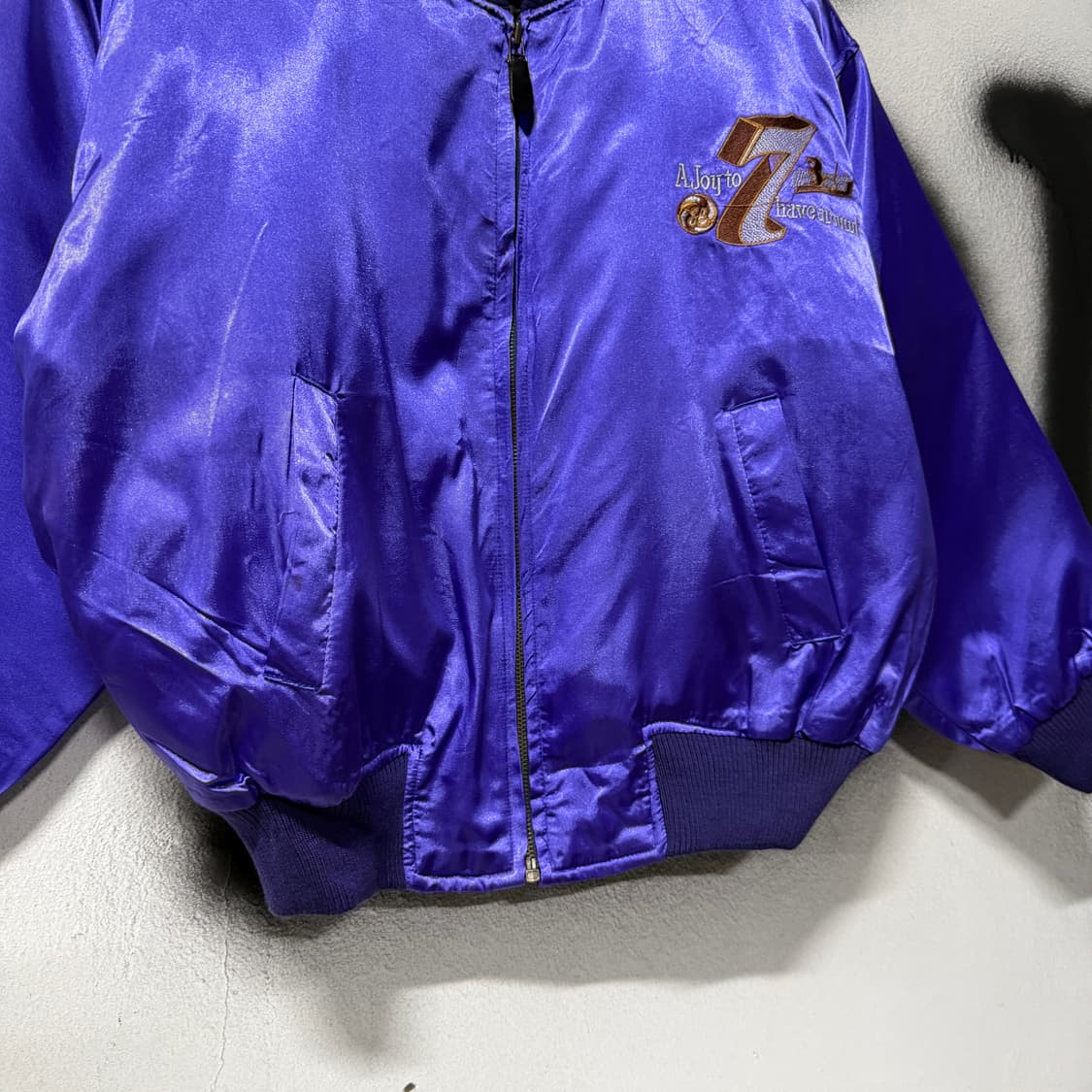 VTG 빈티지 올드스쿨 자수 디테일 사틴 크롭 봄버 바시티 자켓 상품이미지4