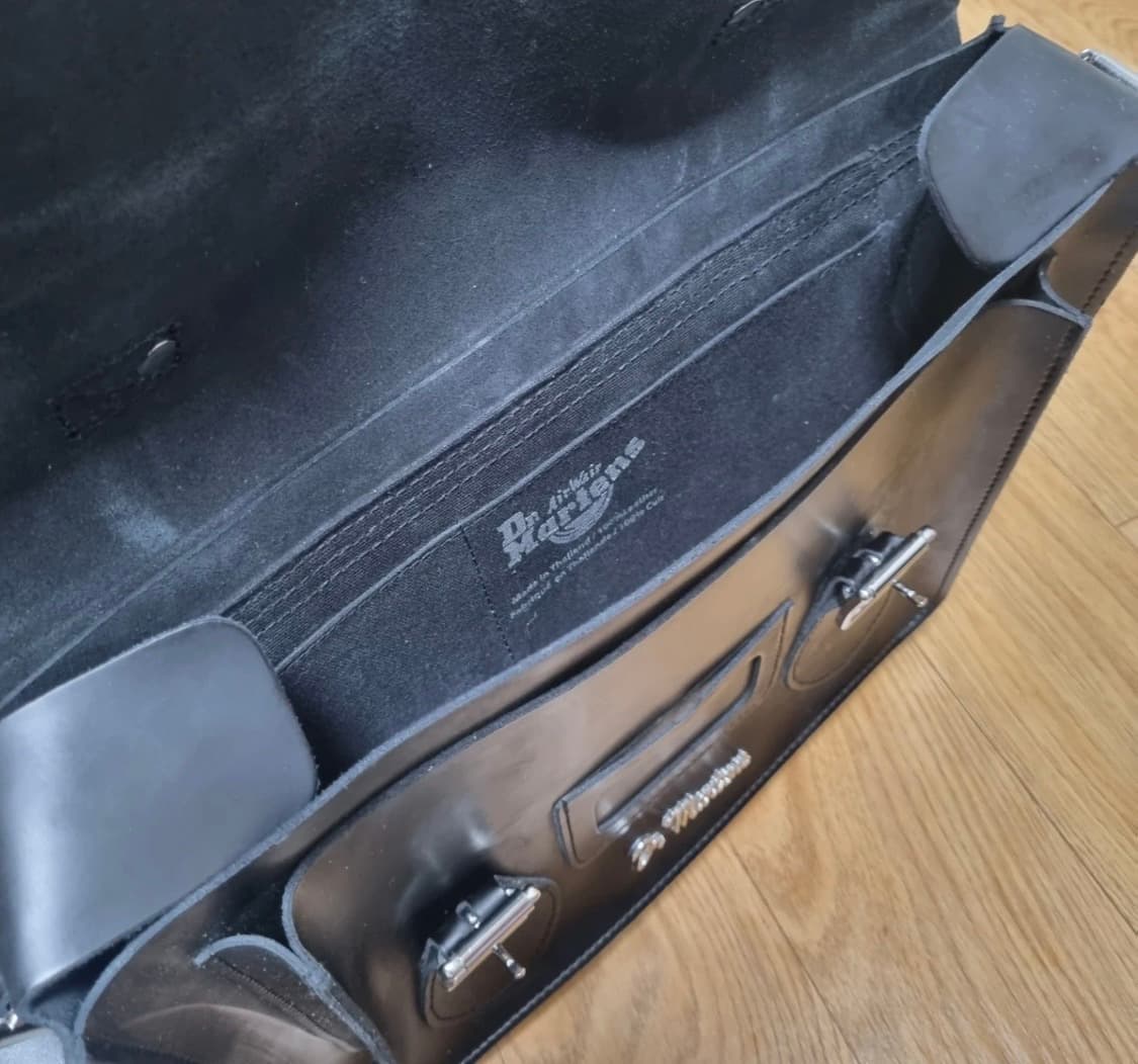 [닥터마틴/사첼백] 15인치 블랙 레더 크로스백 상품이미지2