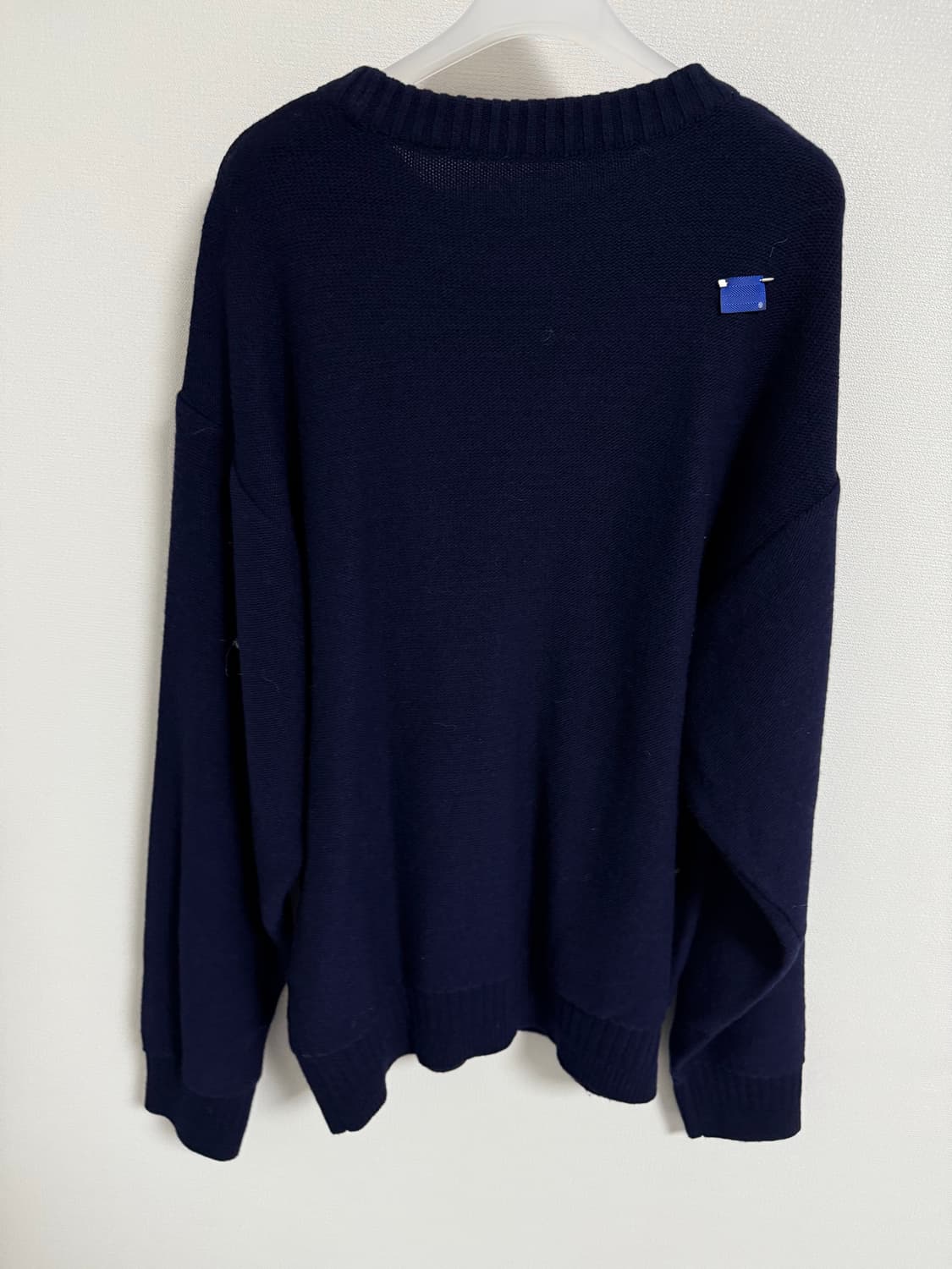 아더에러 디멘션 볼 프로덕트. 128 네이비 니트 상품이미지3