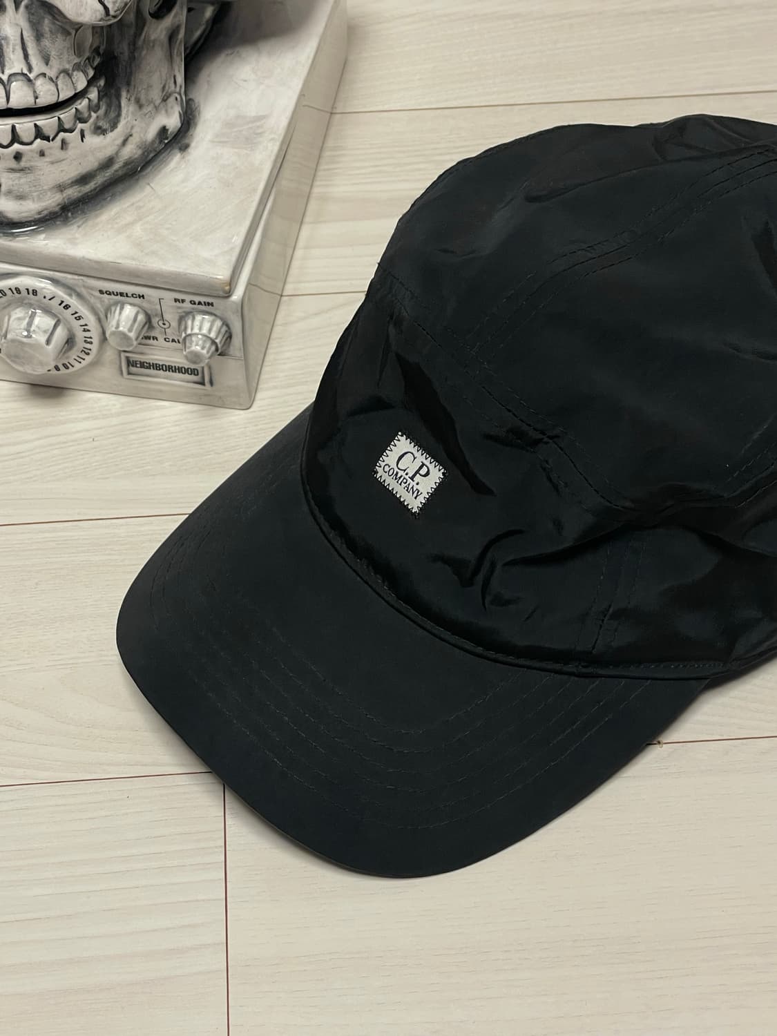 CP컴퍼니 크롬 패널캡 블랙 상품이미지1