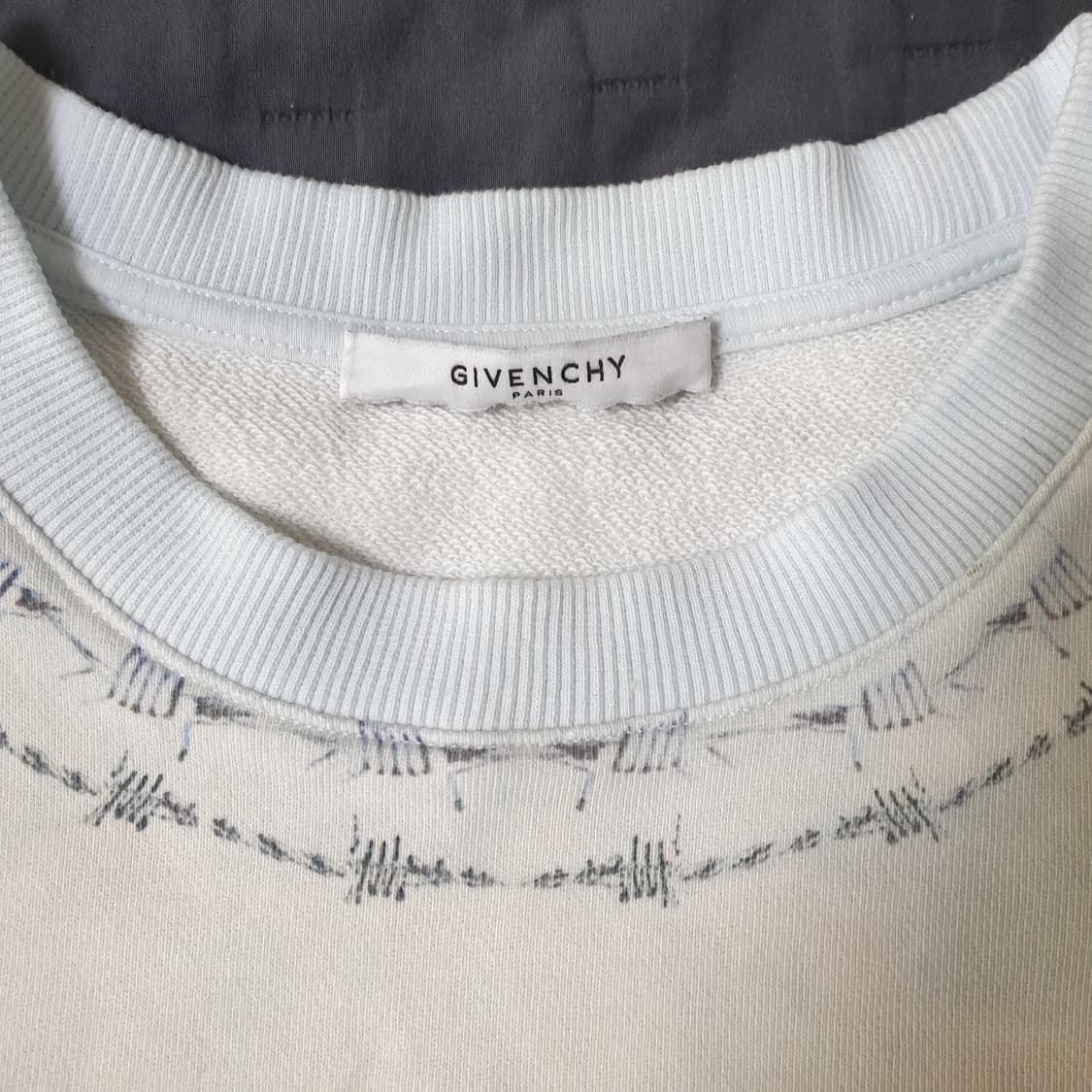 지방시 지져스 맨투맨 상품이미지5