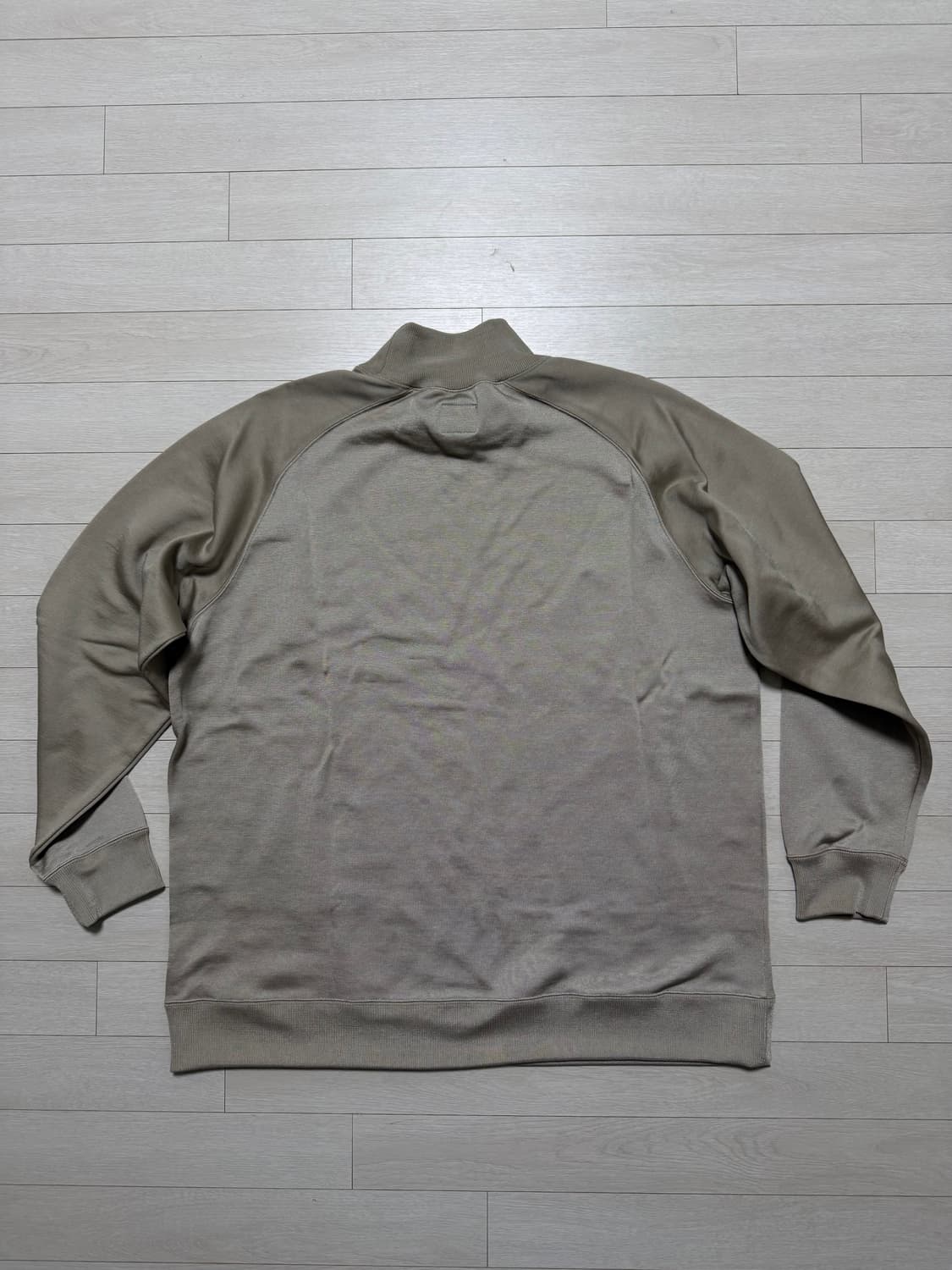 니들스 베이지 나그랑 맨투맨 상품이미지7