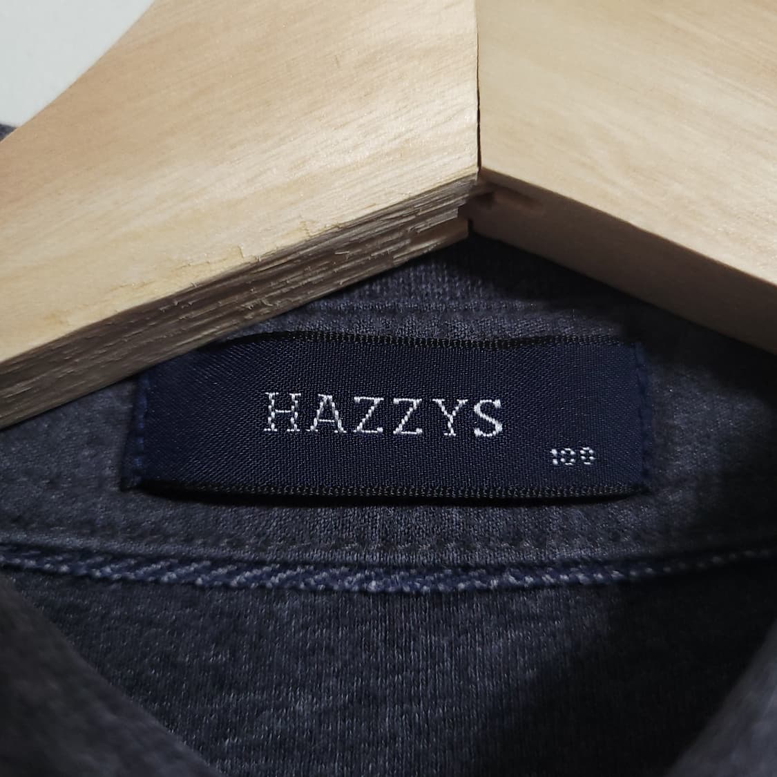 (100) HAZZYS 헤지스 차콜 긴팔 카라 티셔츠 상품이미지2