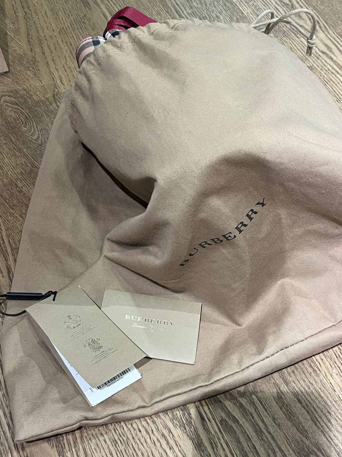 버버리 버킷뱃 크로스백 상품이미지4