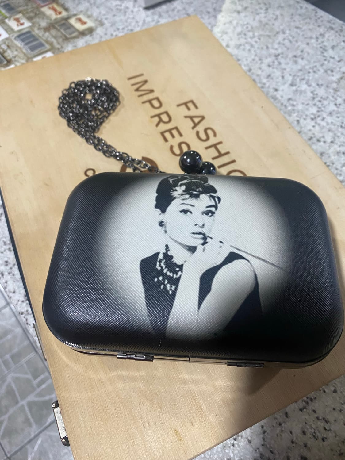 오드리 햅번 프린팅 클러치 숄더백 상품이미지1