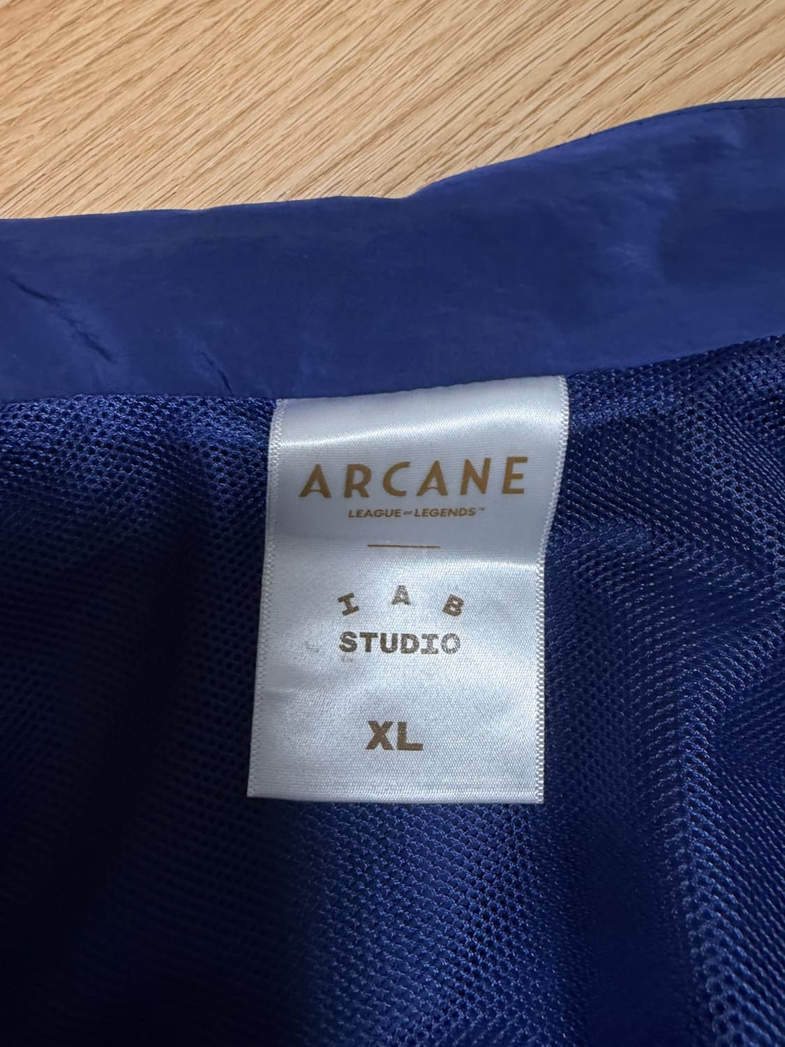 아이앱 아케인 트랙탑(바람막이) XL 판매합니다. 상품이미지3