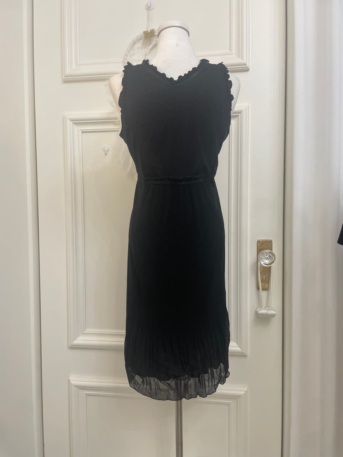 black cotton pleats point v-neck opc 상품이미지2