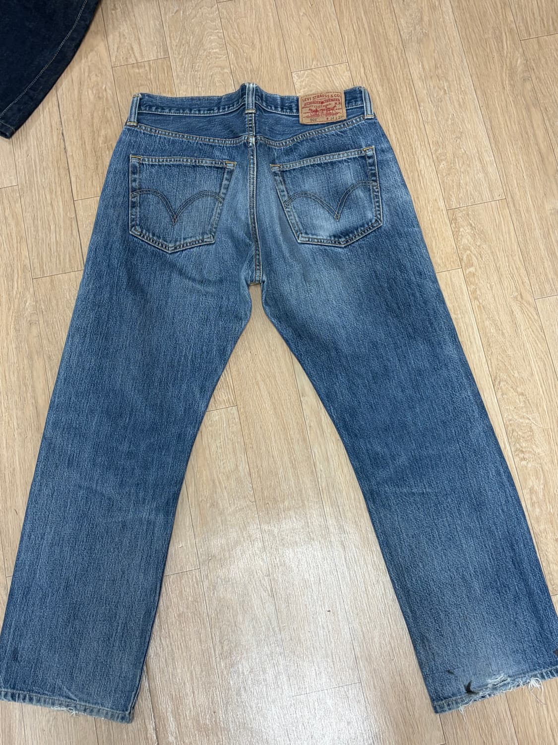 리바이스 501 빈티지 페이딩 연청 상품이미지5