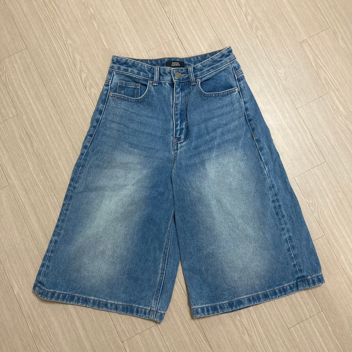 우먼즈 빅 브러쉬 와이드 버뮤다 데님 팬츠 24 상품이미지3