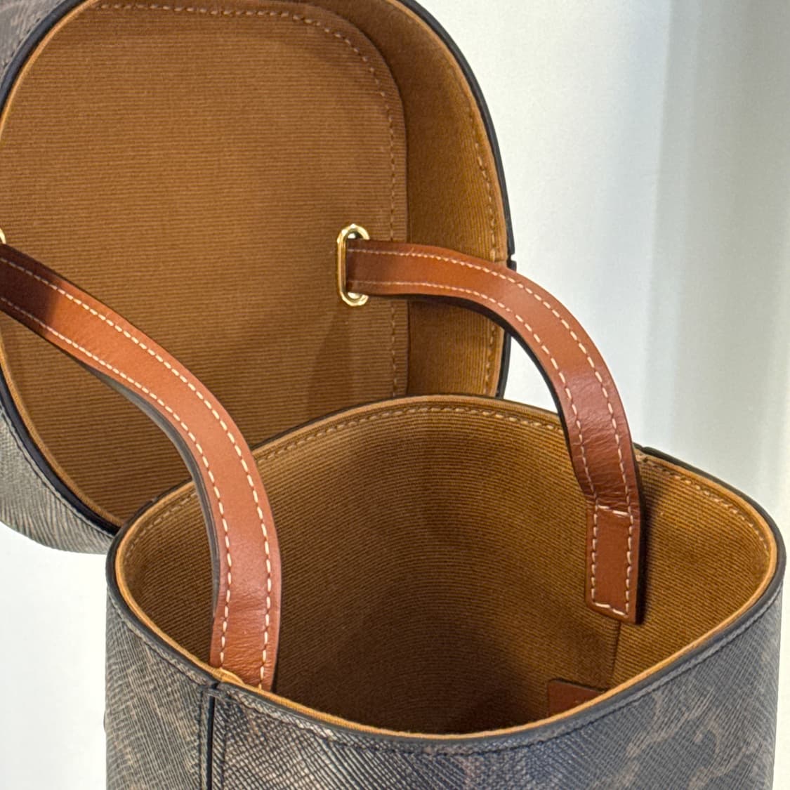 셀린느 트리옹프 퀴르 박스 큐브백  상품이미지8