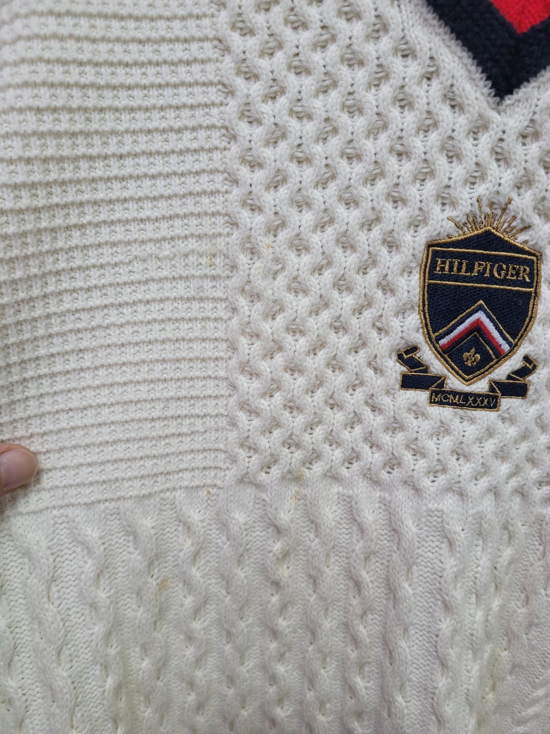 타미힐피거 V넥 케이블 니트 스웨터 아이보리 상품이미지7