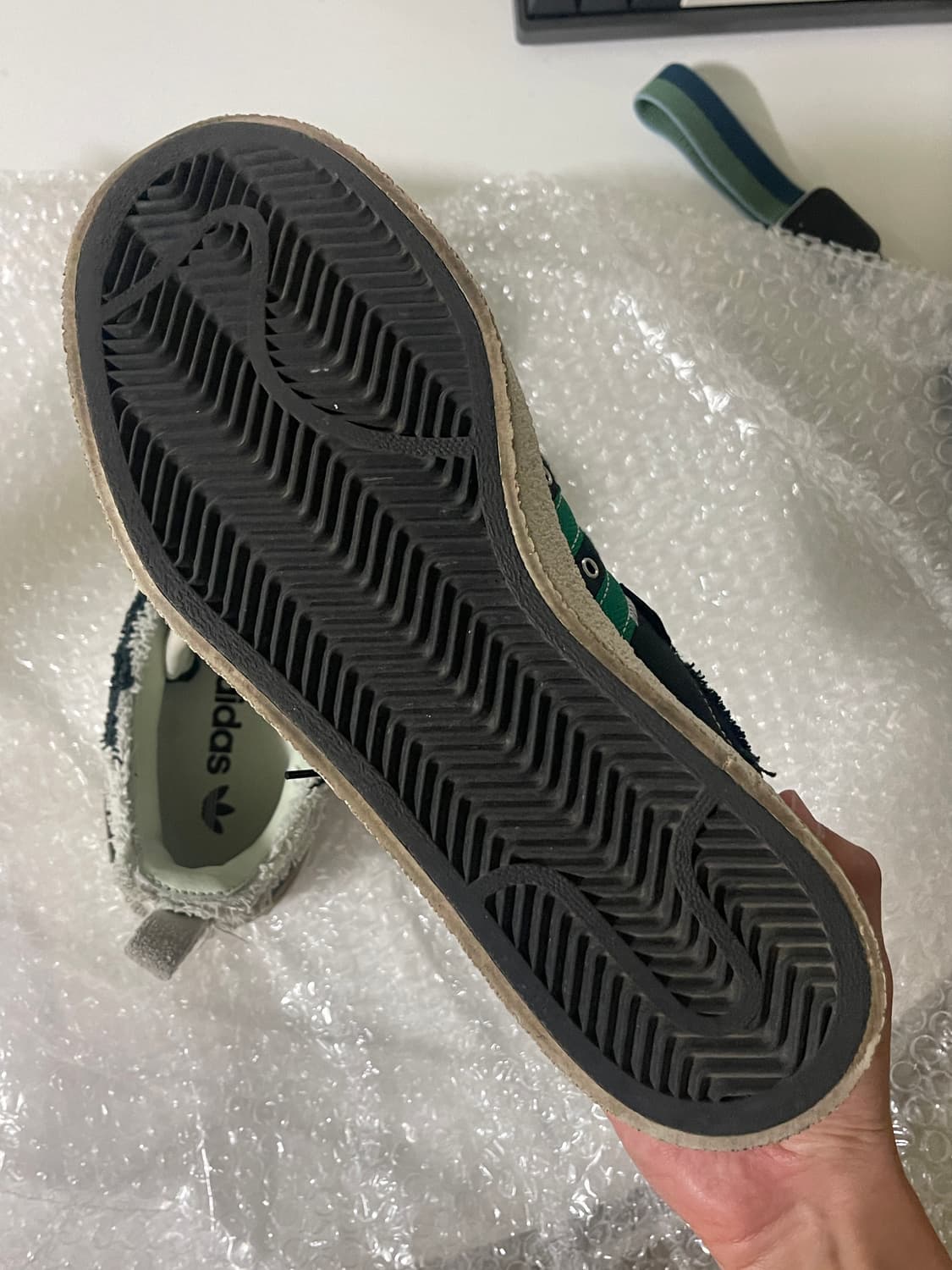 아디다스 x 송 포 더 뮤트 캠퍼스 80s (블랙 275) 상품이미지5