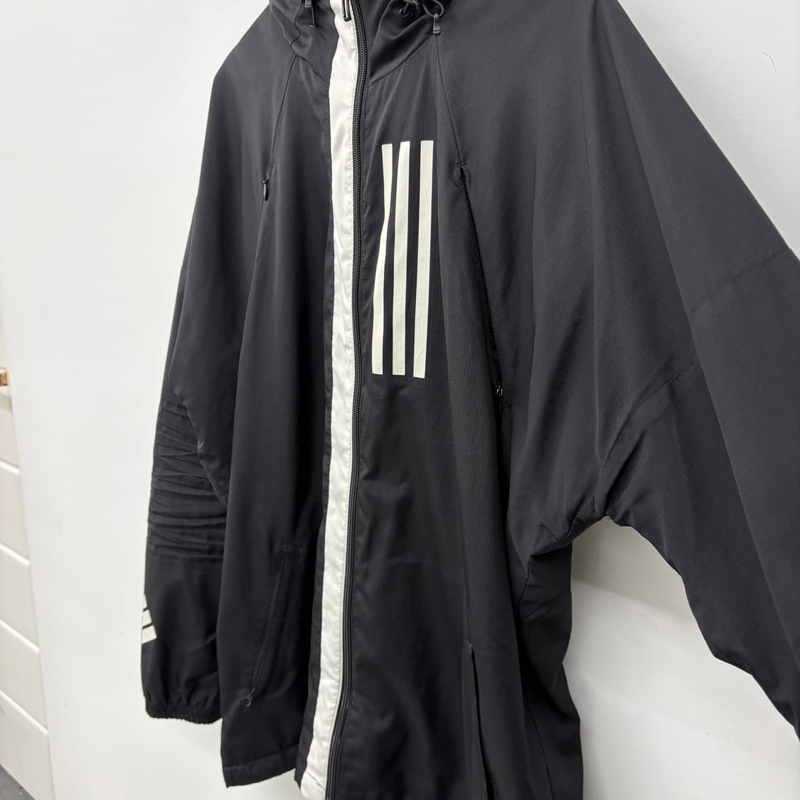 아디다스 블랙 윈드브레이커 후드 자켓 남성 XL 상품이미지3