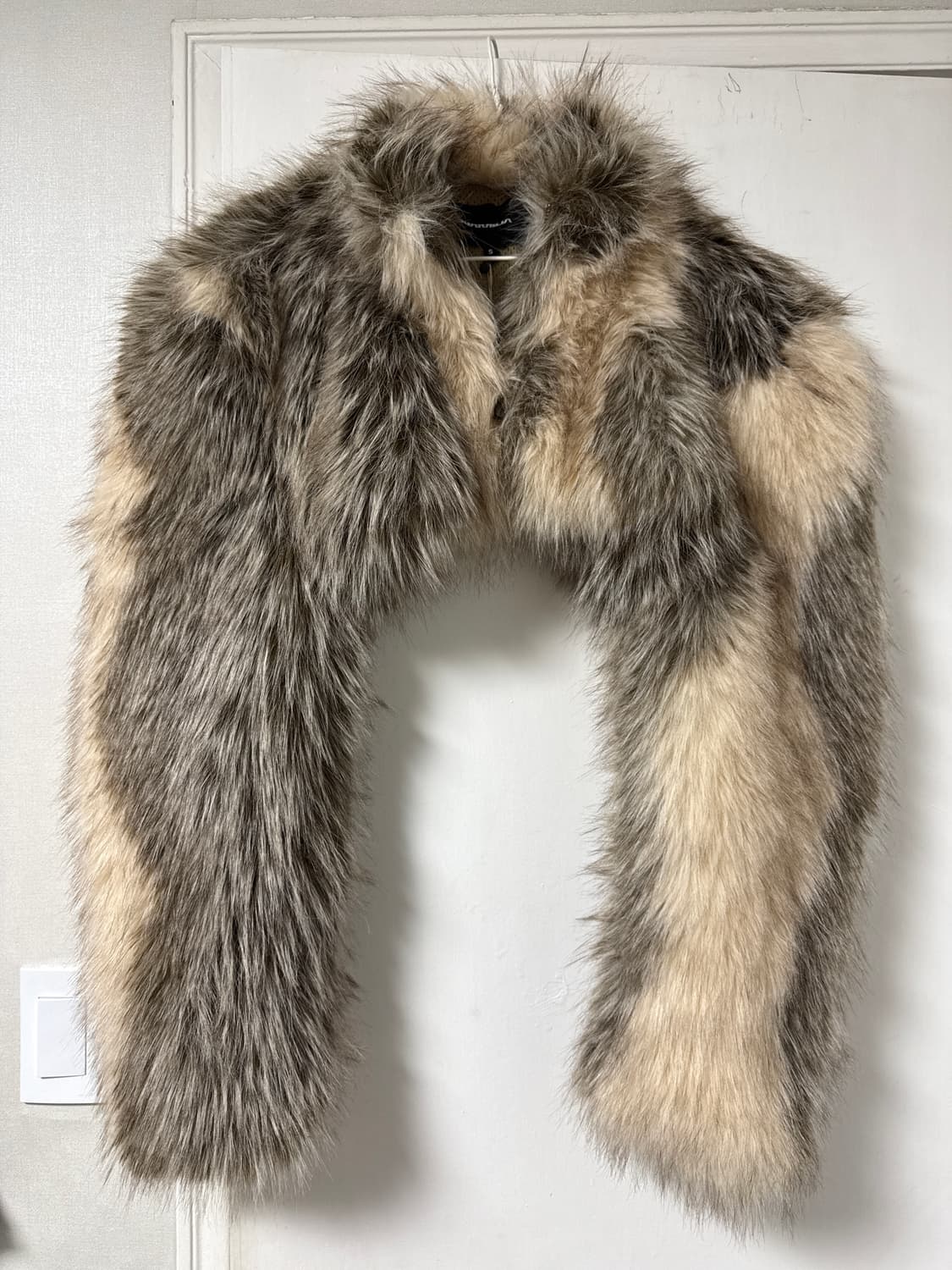 나밀리아 25FW 카티빨 퍼 볼레로 크롭 집업자켓 상품이미지3