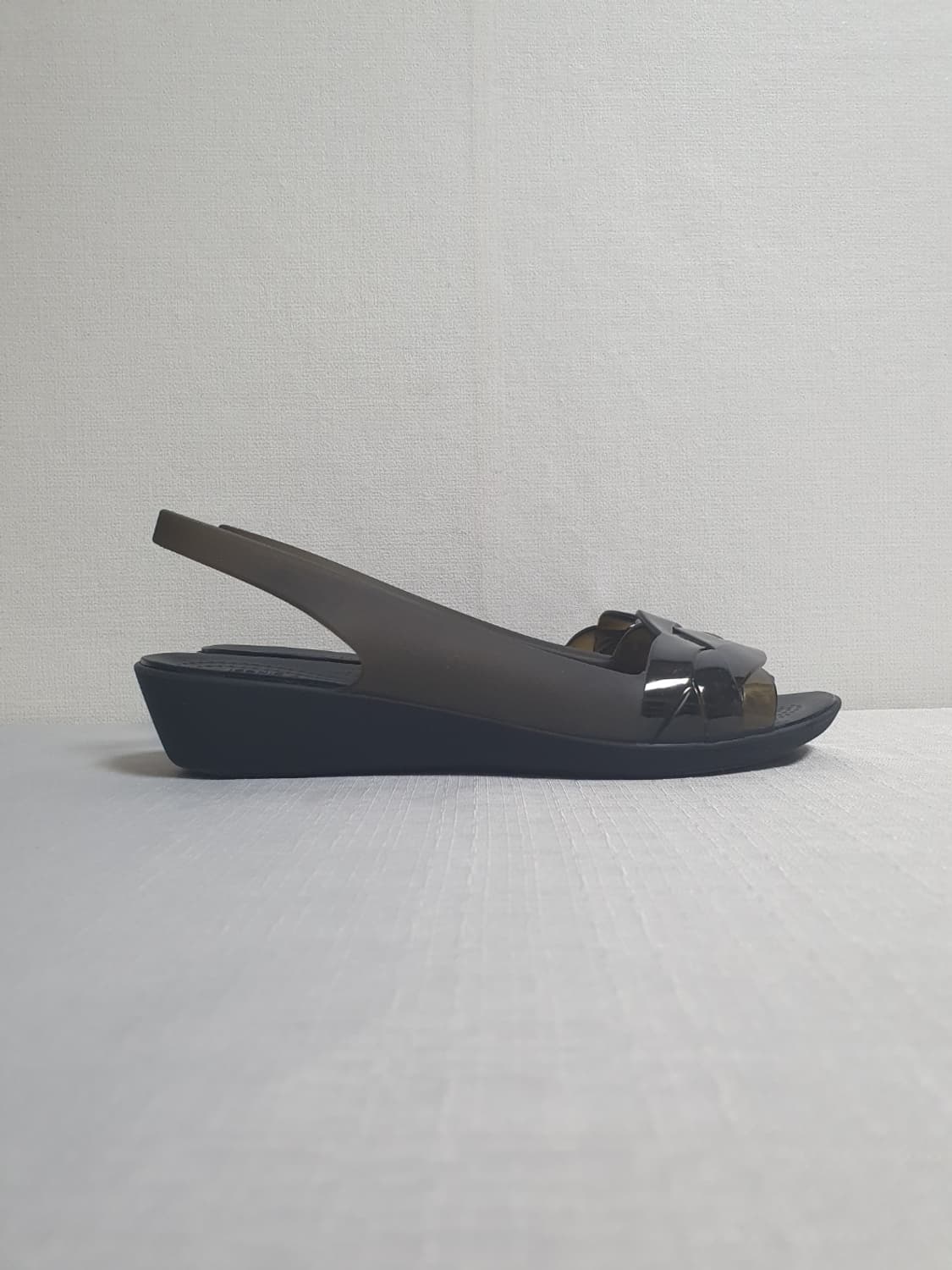 크록스 이사벨라 젤리 슬링백 미니웨지 블랙 230mm 상품이미지2