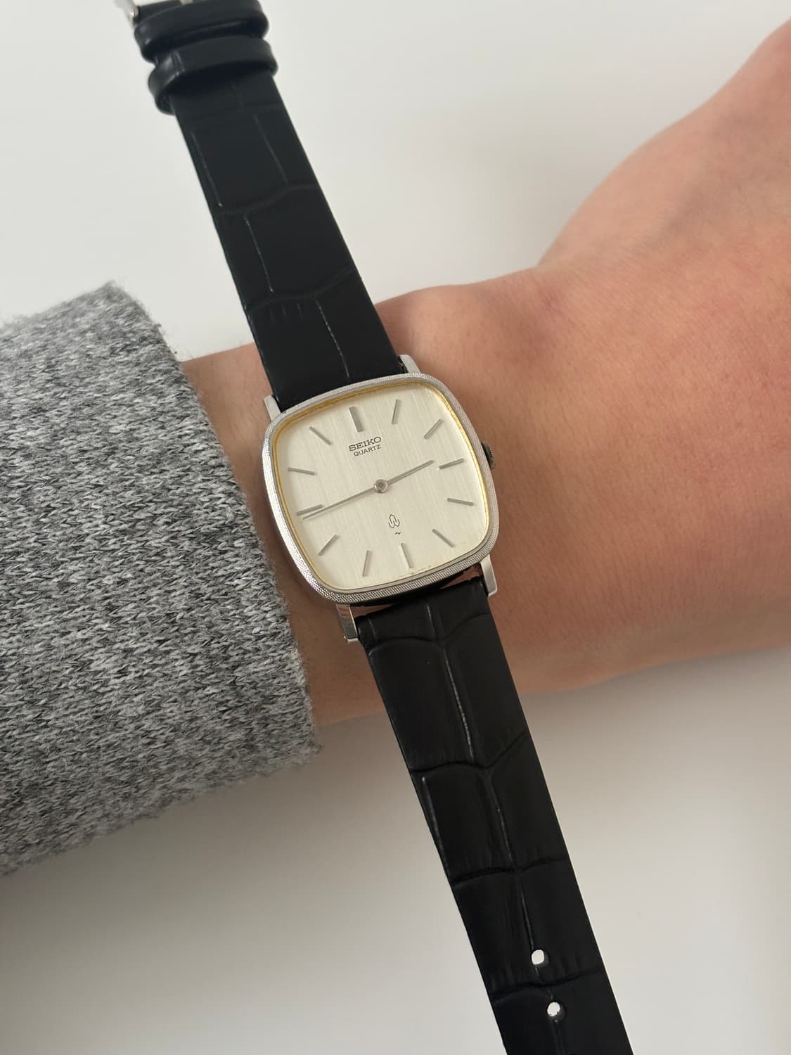 1970s Texture Bezel Silver Square Quartz 상품이미지8