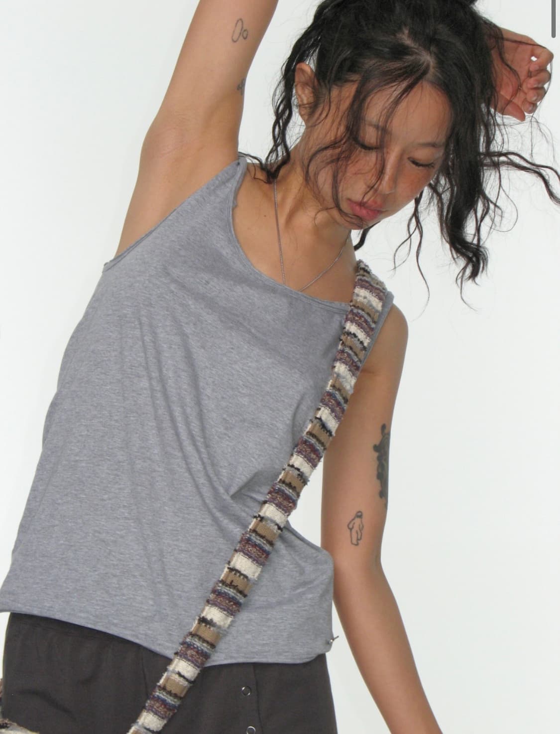 TWISTED SLEEVELESS MELANGE GREY 상품이미지2
